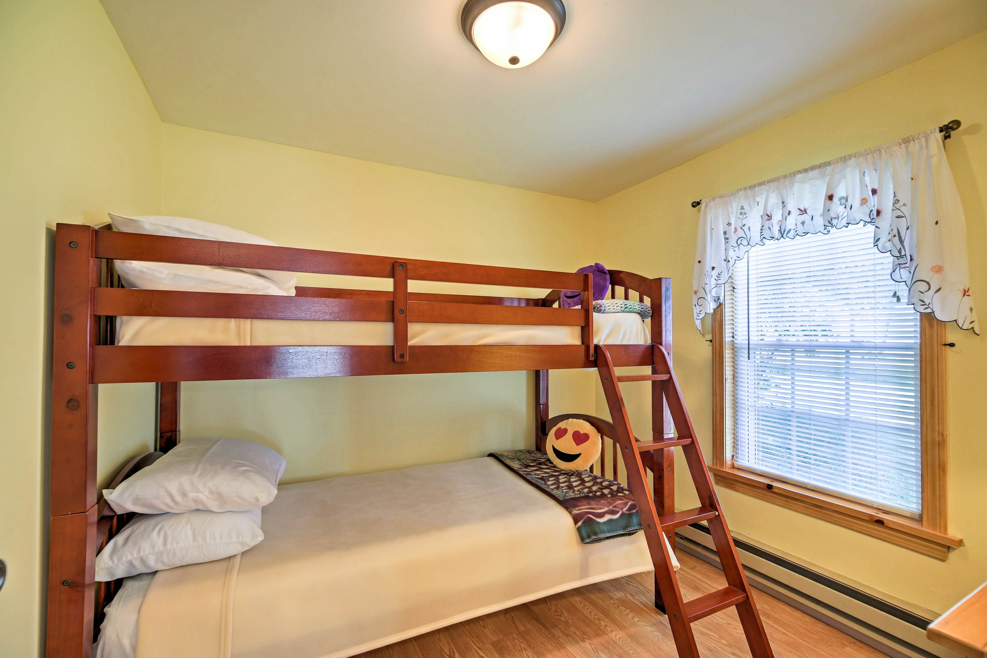 Bedroom 4 | Twin Bunk Bed | Linens Provided