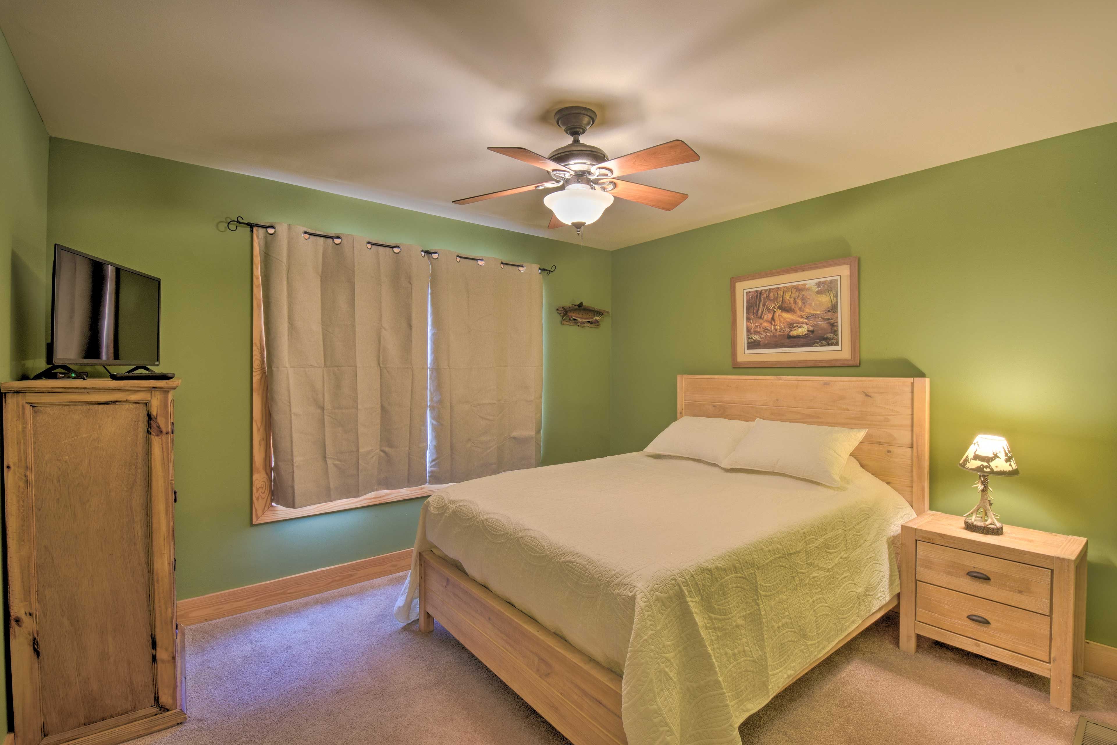Bedroom 3 | Queen Bed
