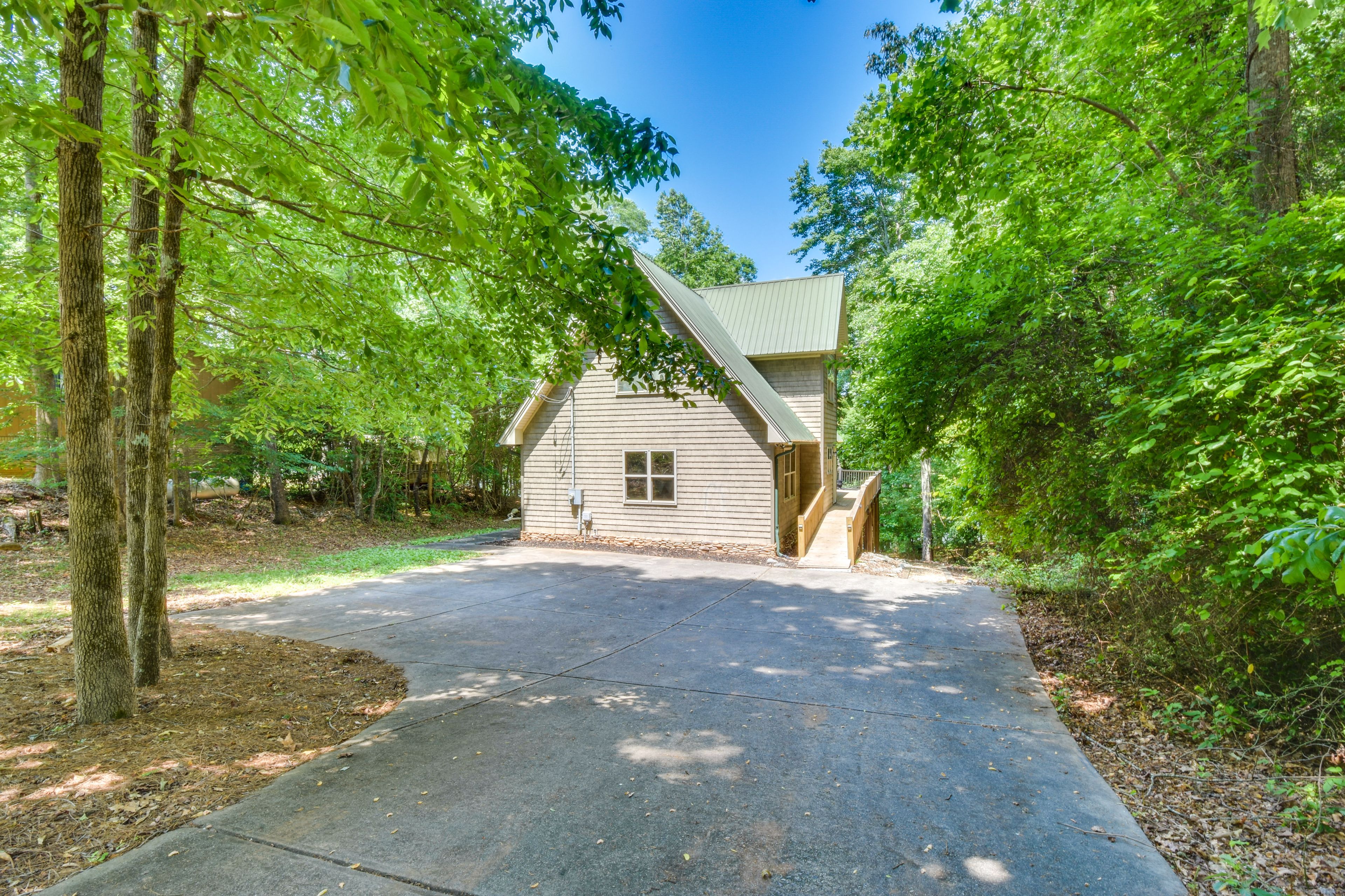 Property Exterior | Parking | Ample Driveway Parking