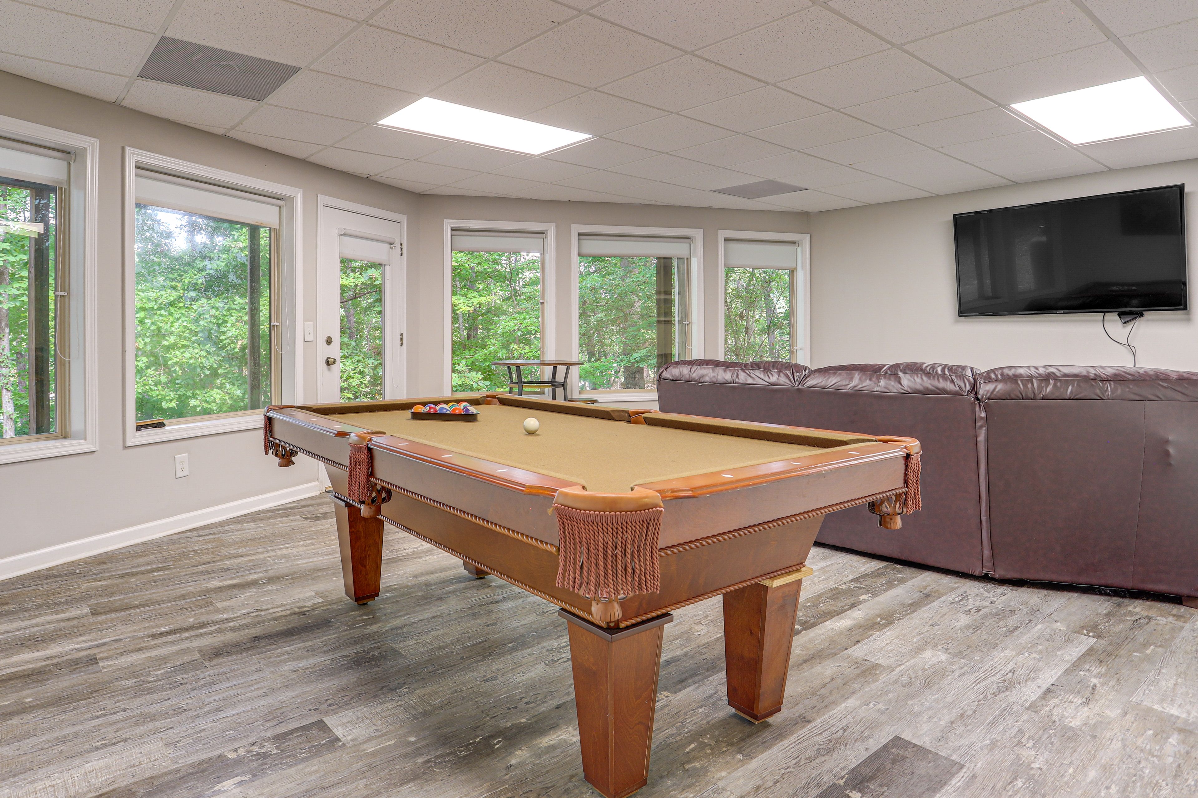 Family Room | Pool Table | Smart TV | Lower Floor