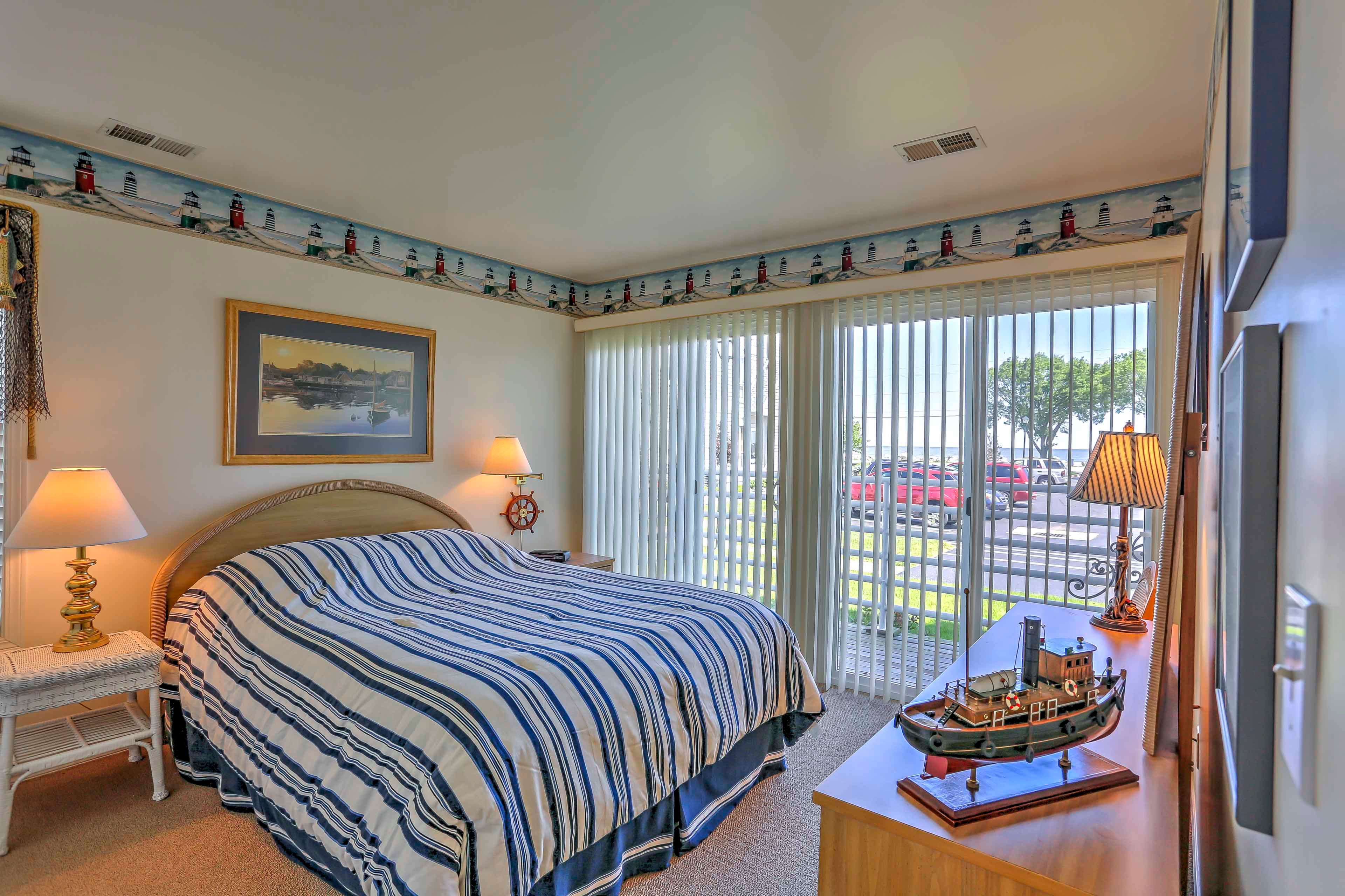 Bedroom | Queen Bed