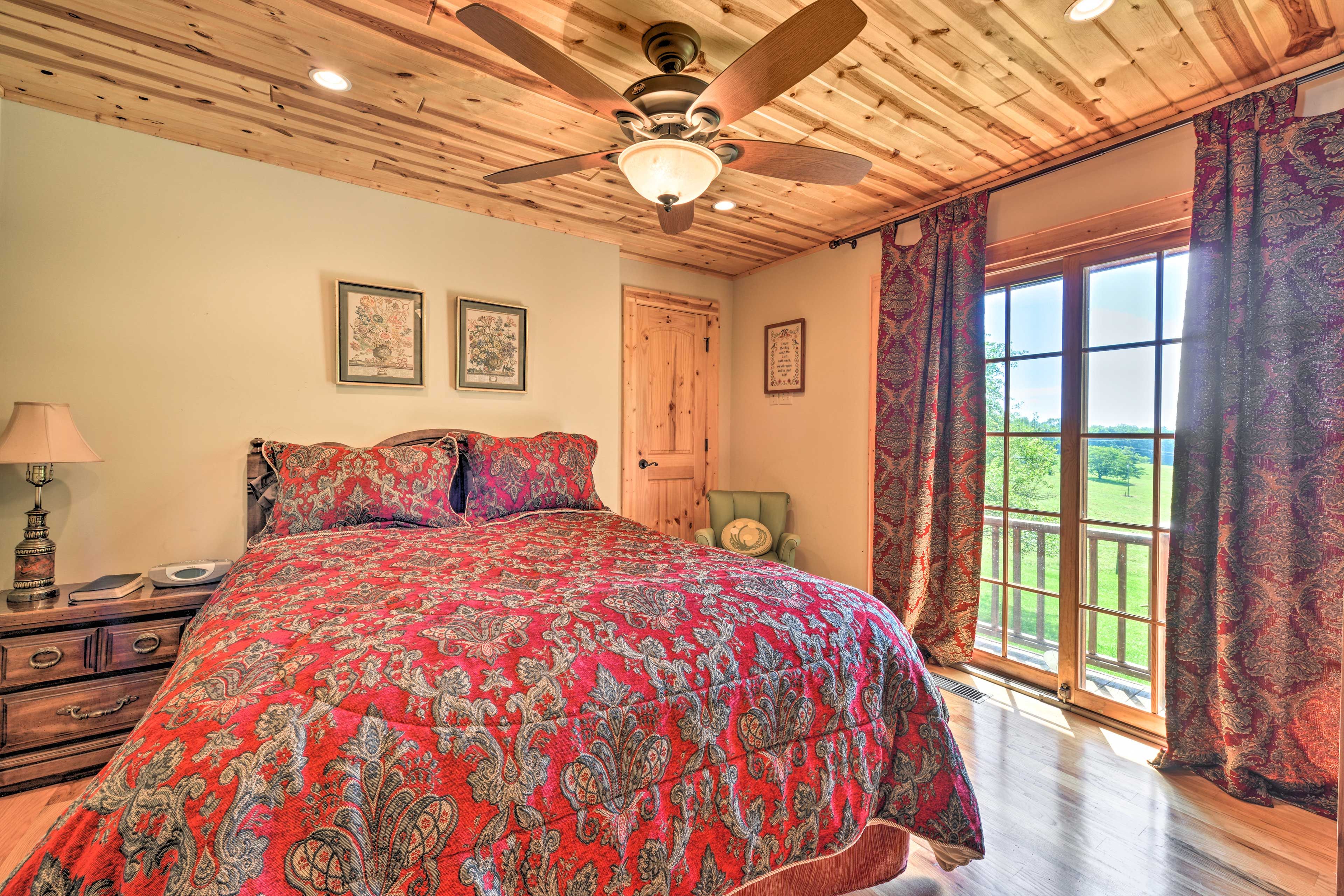 Bedroom 2 | Queen Bed