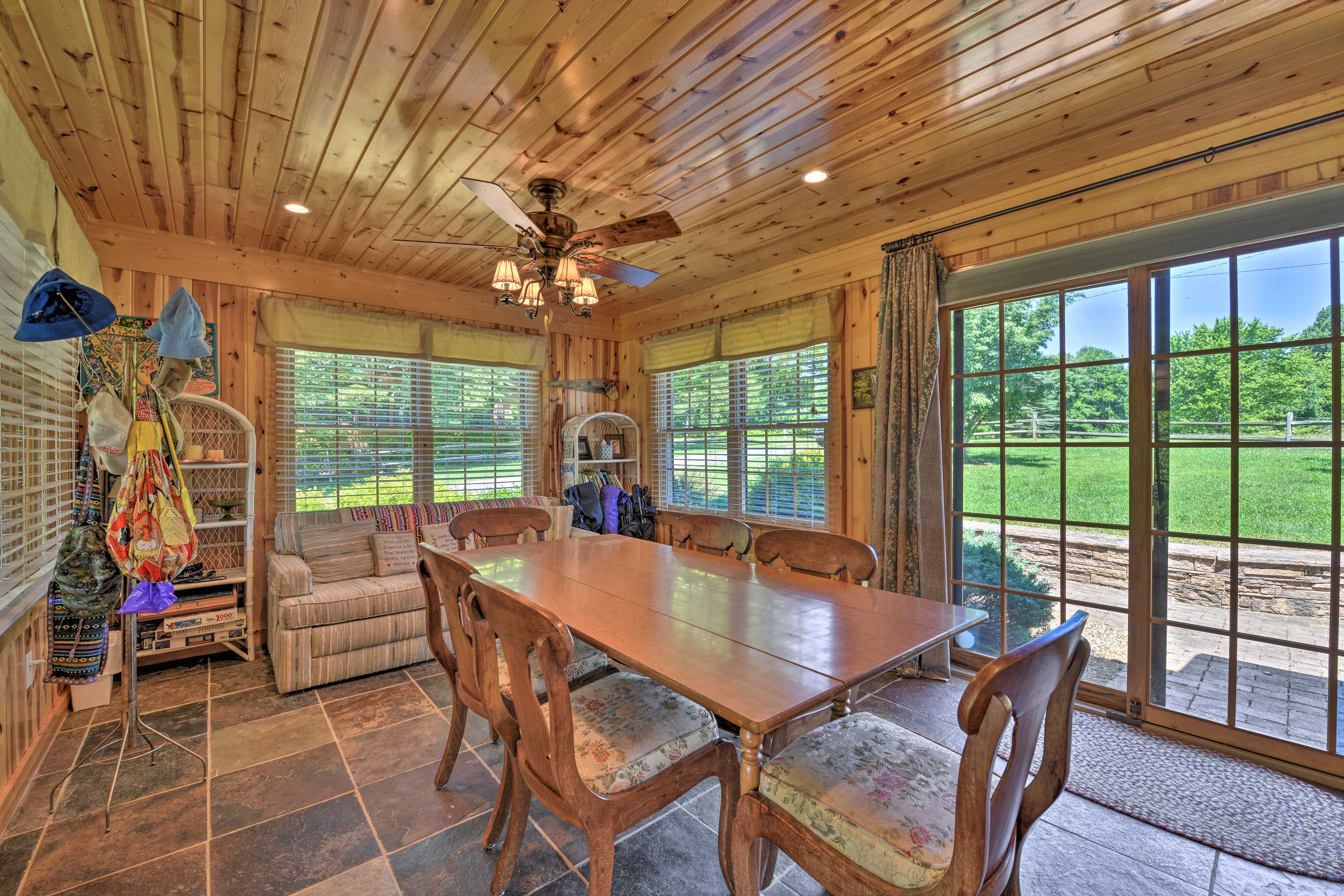 Dining Room | Dishware/Flatware Provided