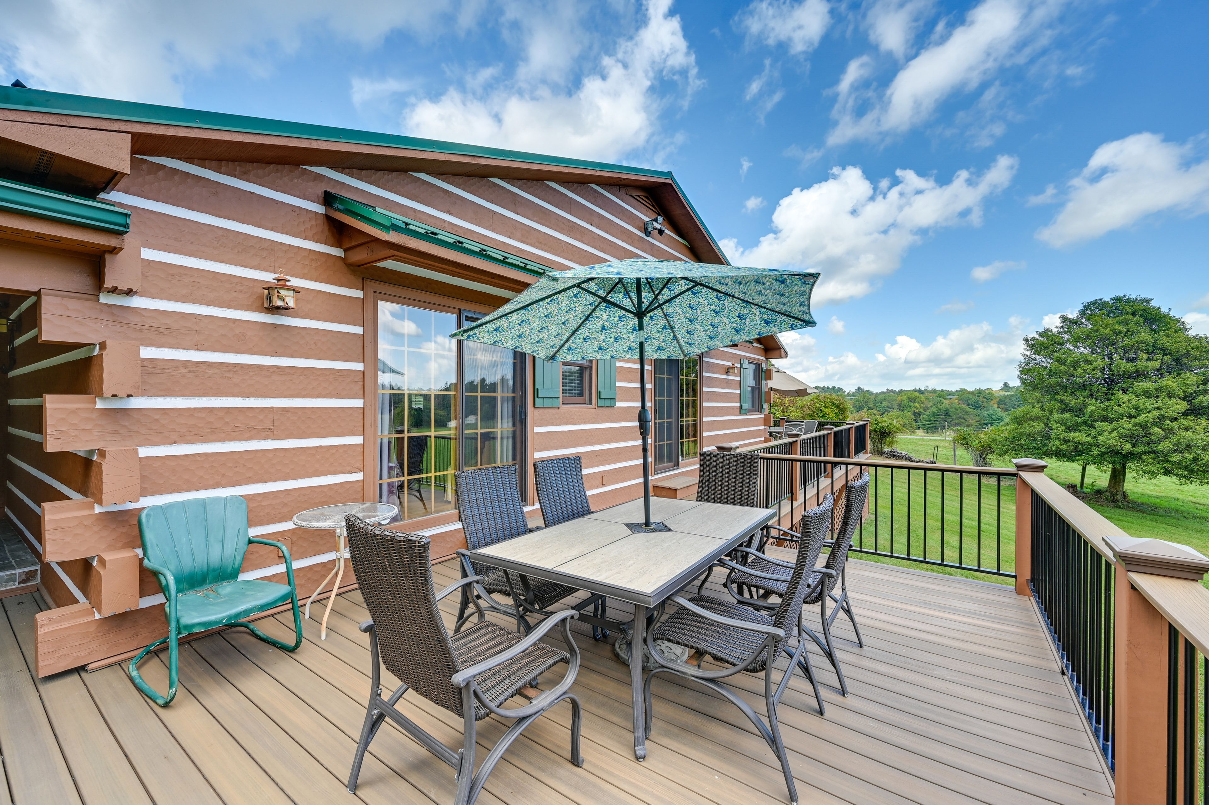 Deck | Dog Friendly w/ Fee (2 Dogs Max, No Cats Allowed)