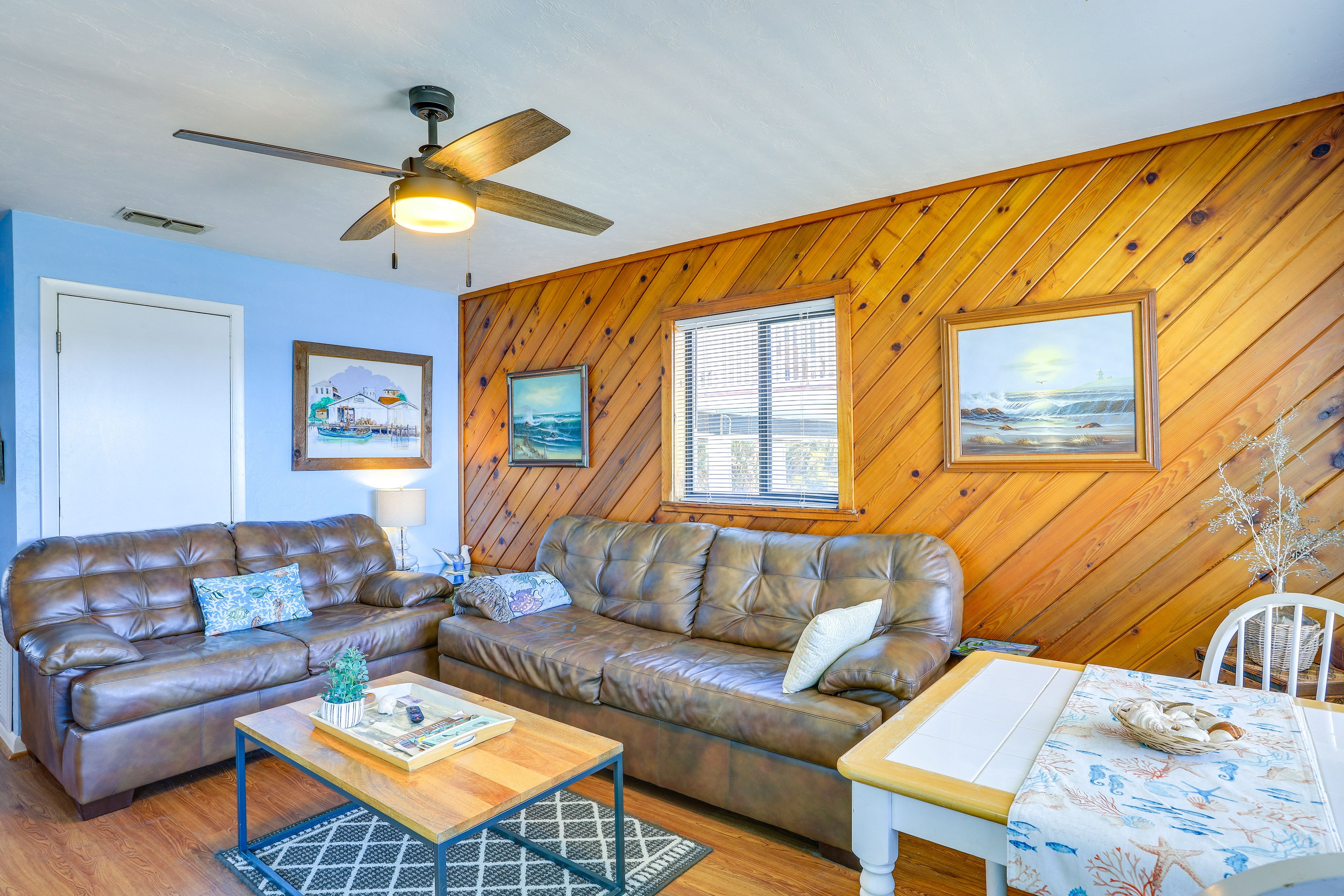 Living Room | Free WiFi | Central A/C & Heat | Cable TV