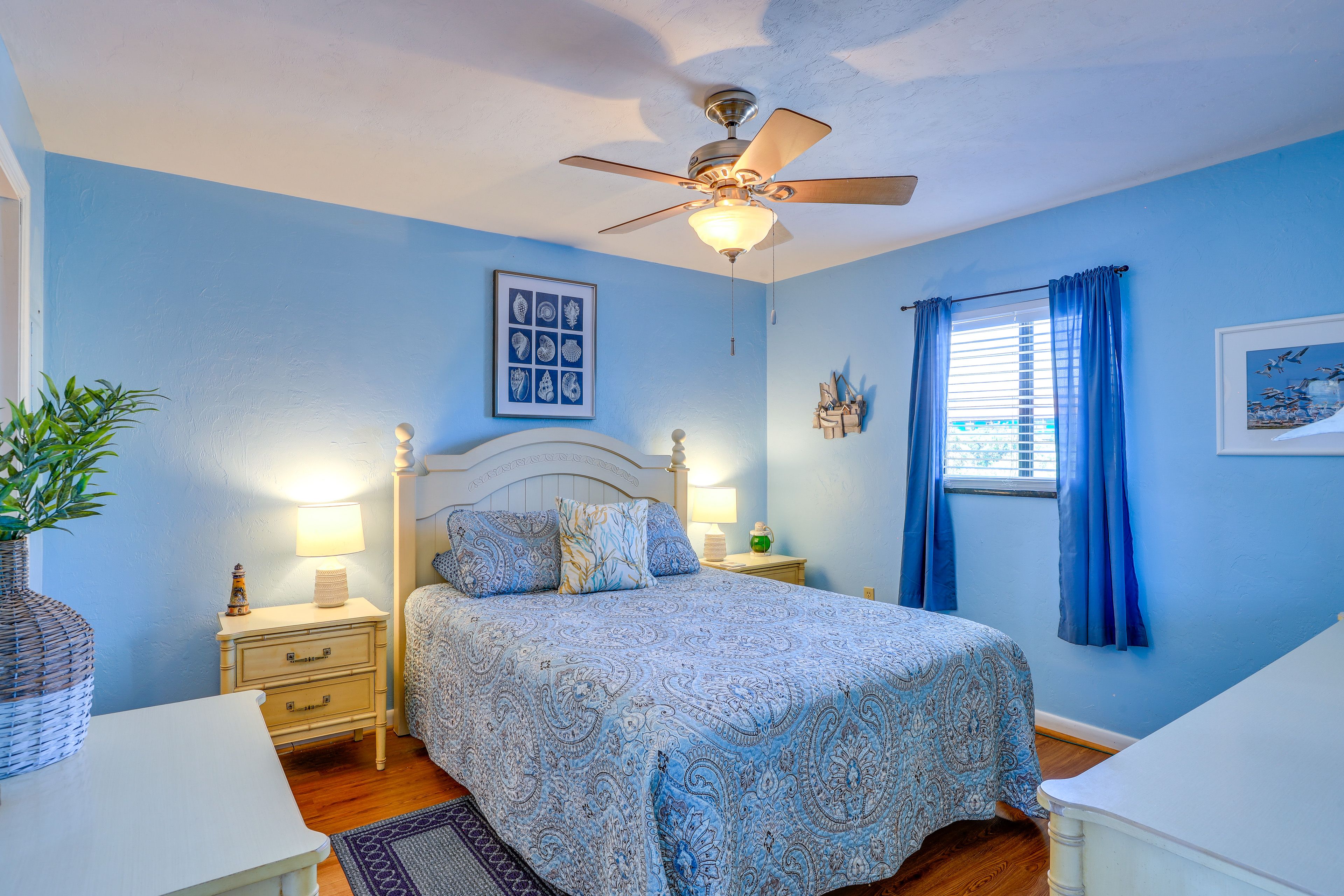Bedroom 1 | Queen Bed | Linens Provided | Walk-In Closet
