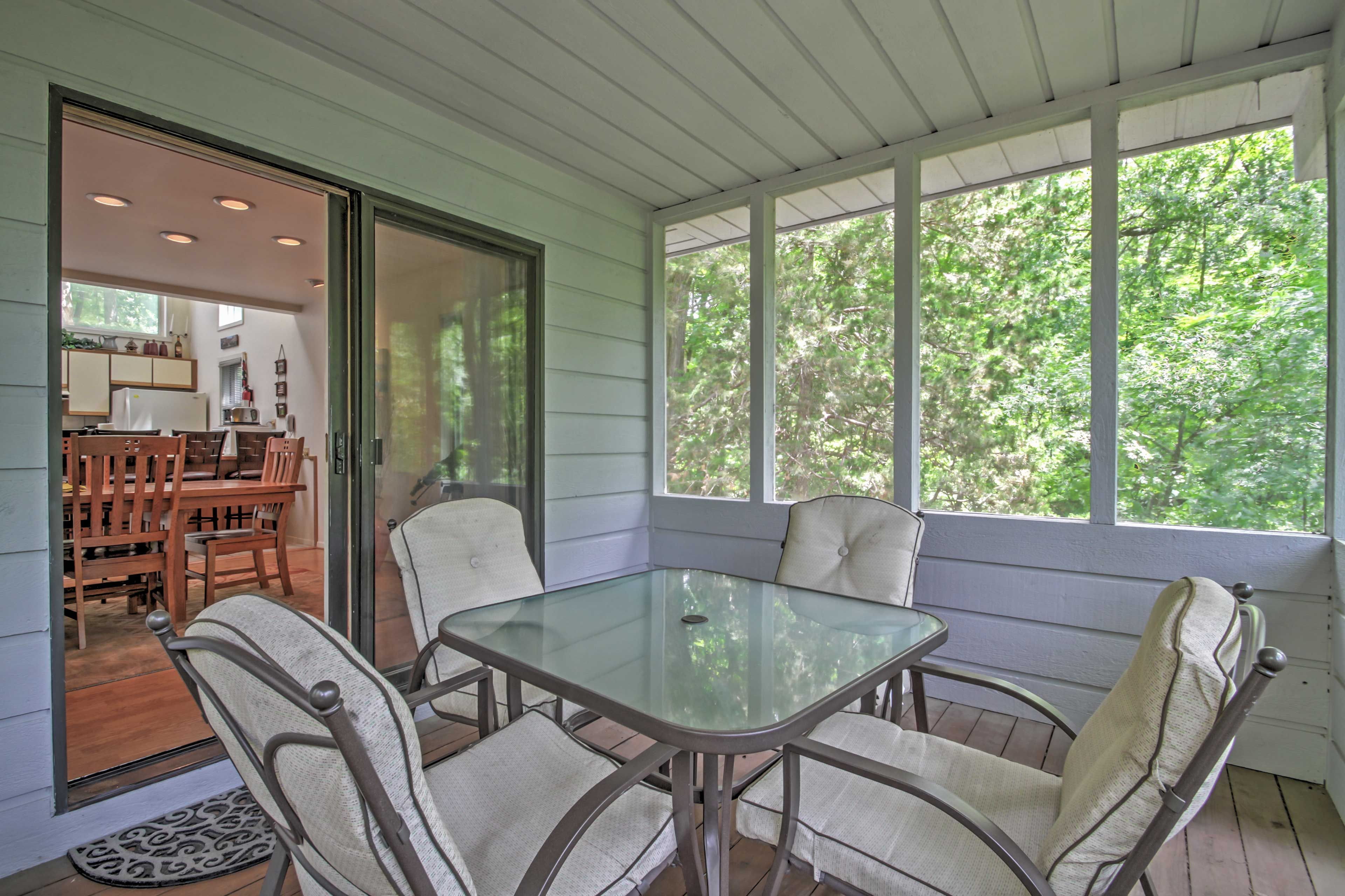 Screened-In Porch | 1st Floor