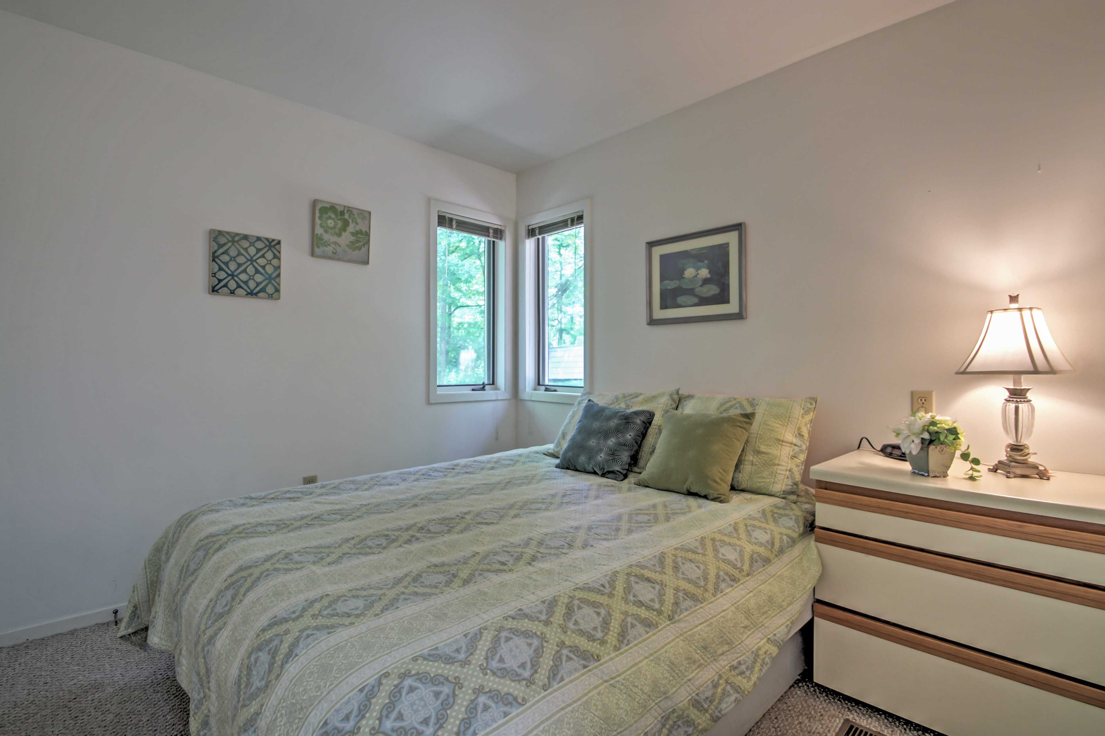 Bedroom 3 | 1st Floor | Queen Bed