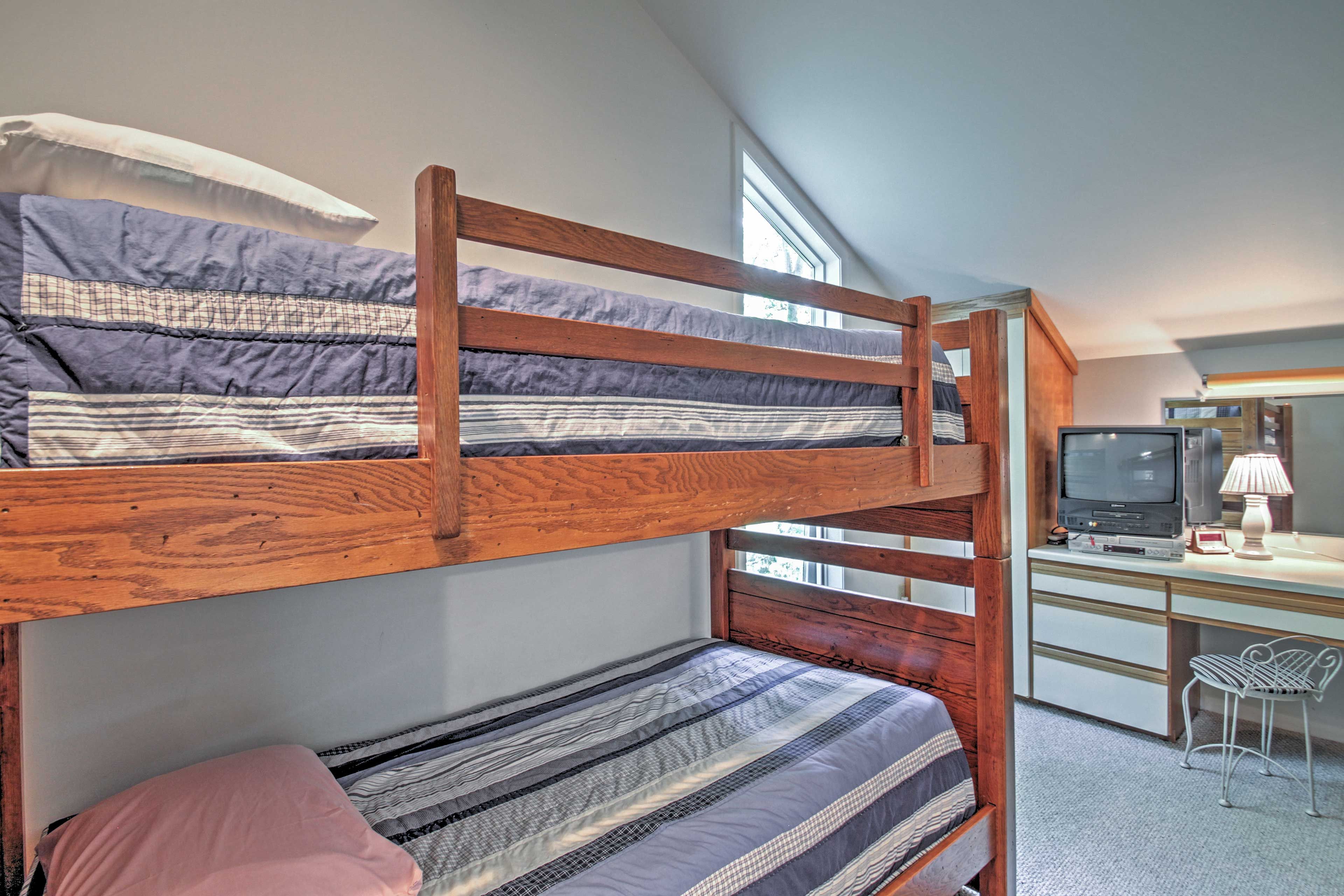 Bedroom 4 | 2nd Floor | Twin Bunk Bed | Cable TV