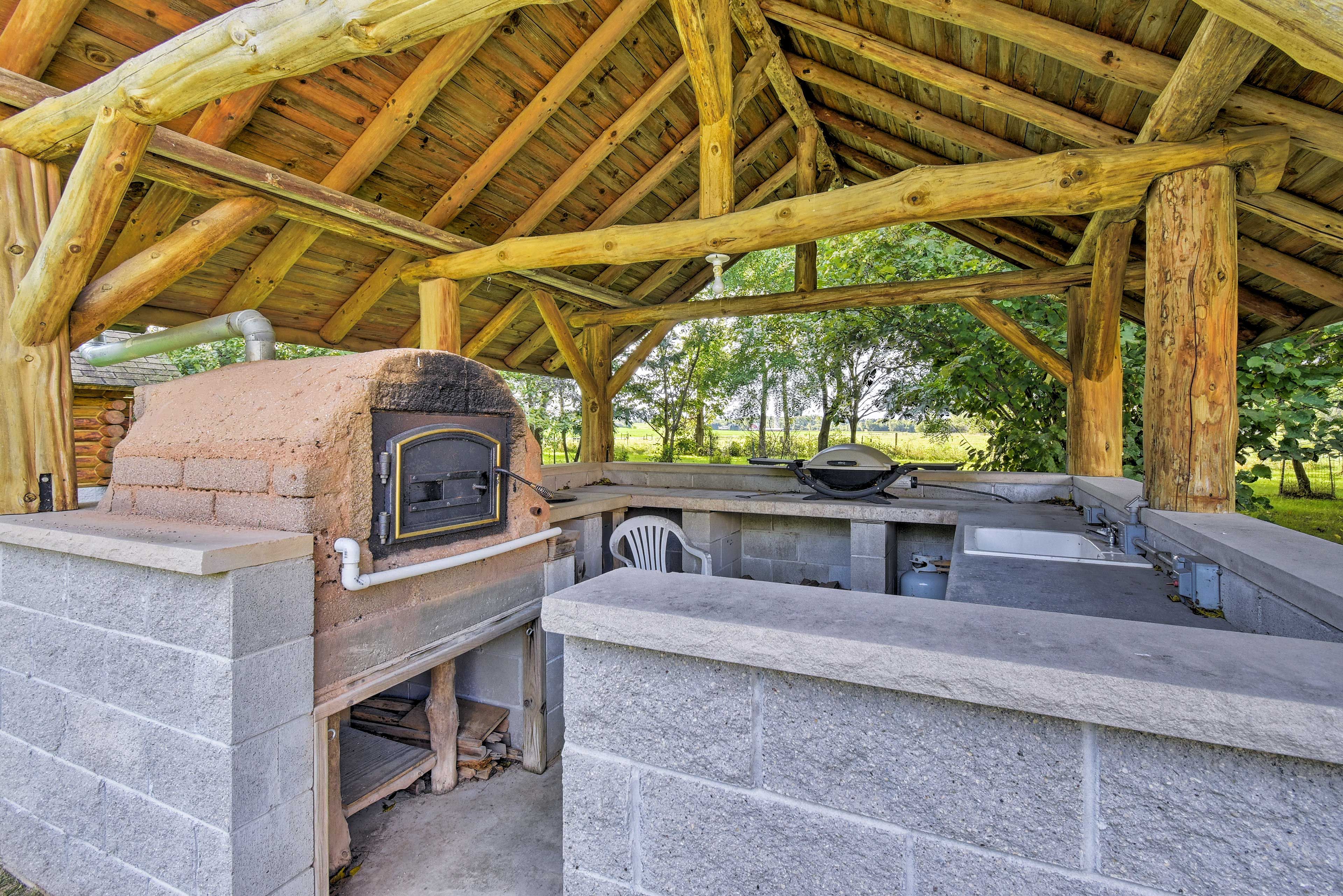 Cabin Exterior | Outdoor Kitchen