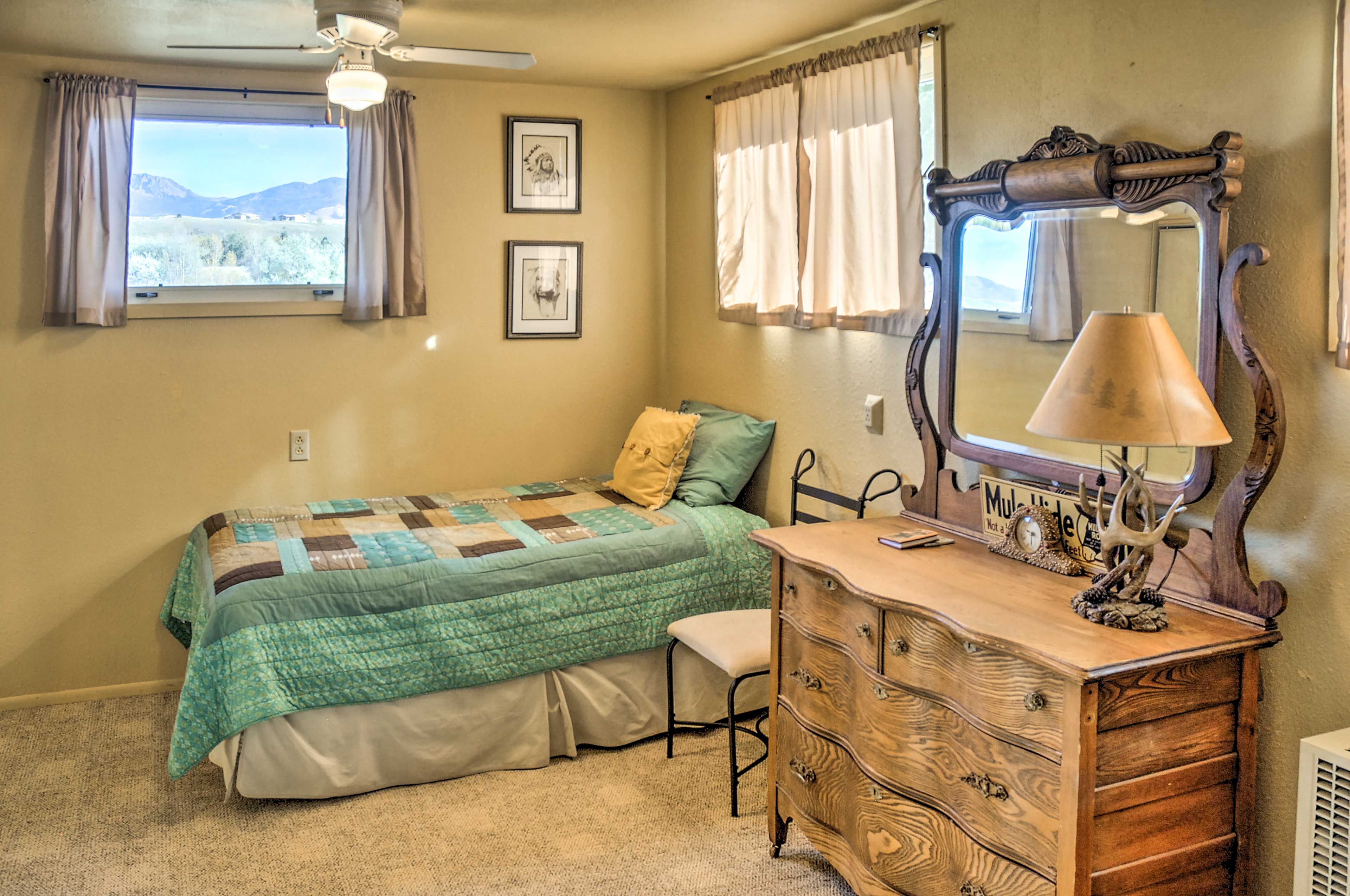 Bedroom 2 | 2 Twin Beds