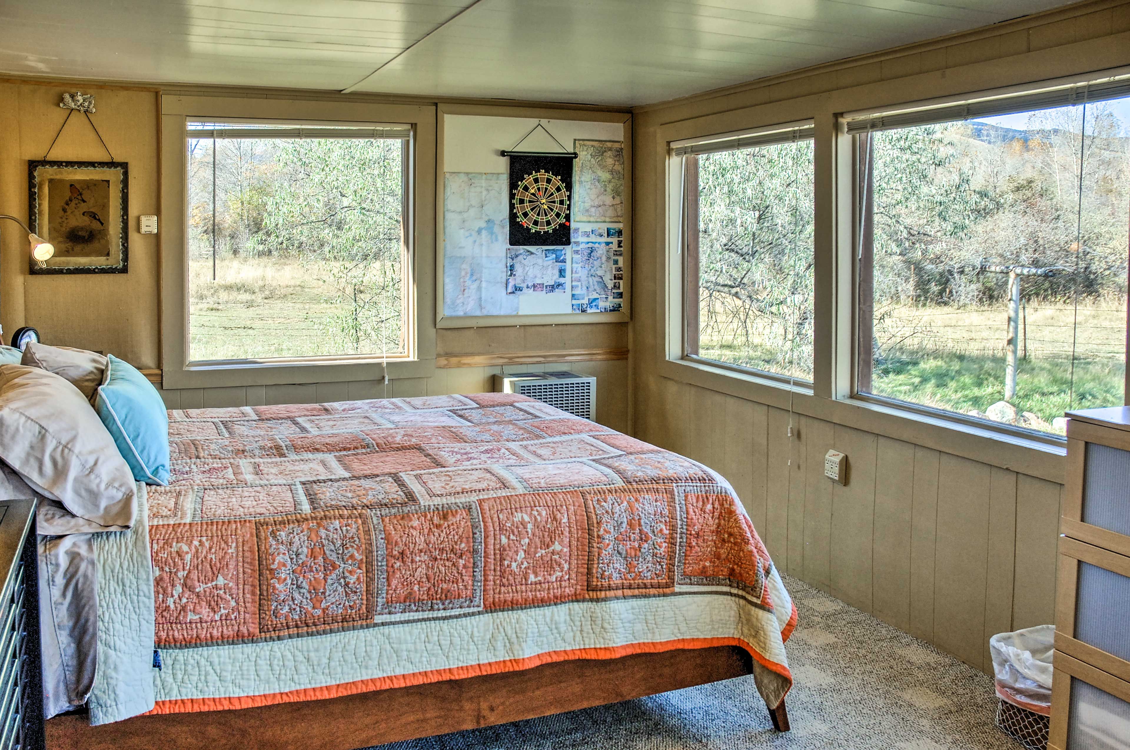 Bedroom 1 | Queen Bed