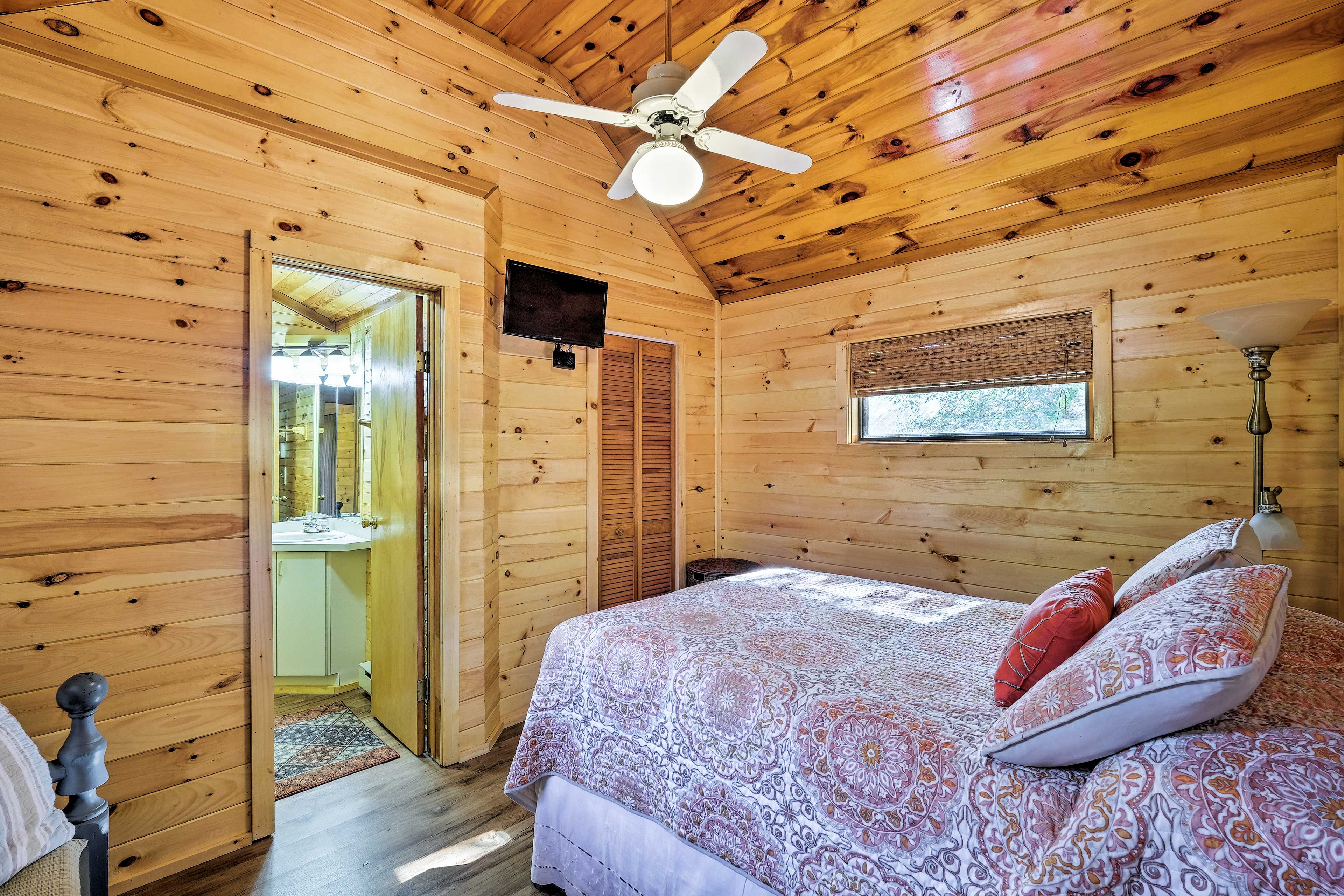 Bedroom 2 | Queen Bed