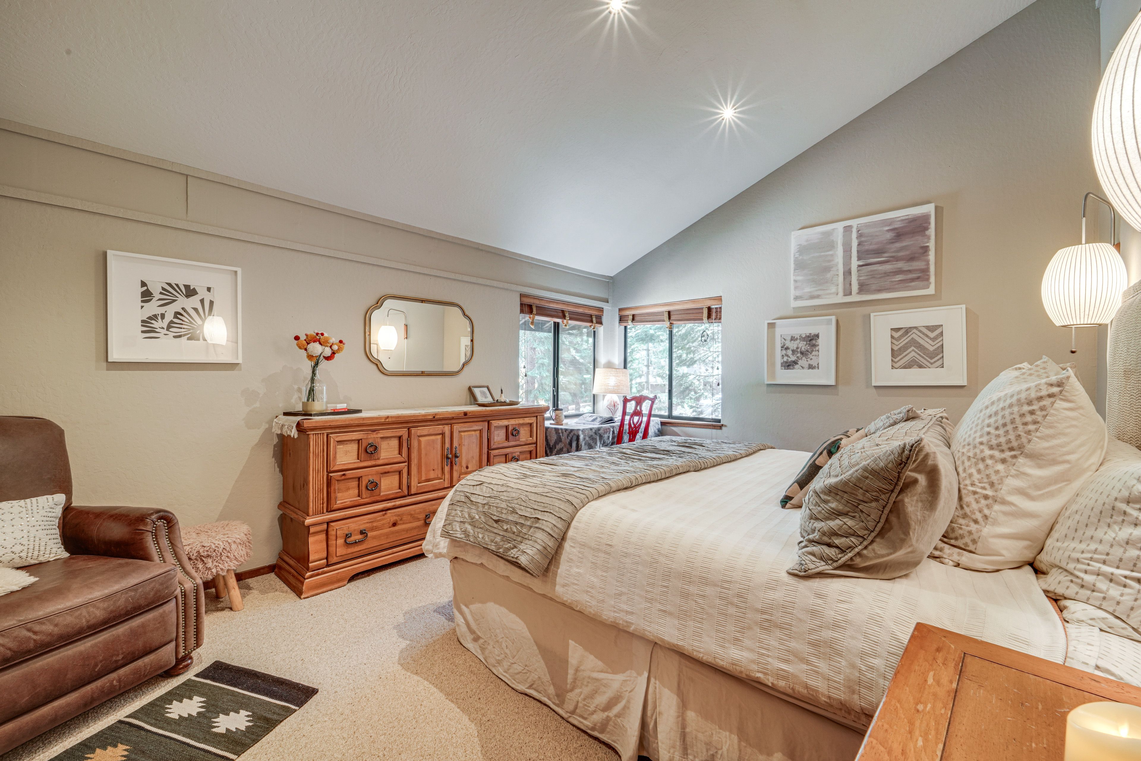 Bedroom 1 | King Bed | Linens