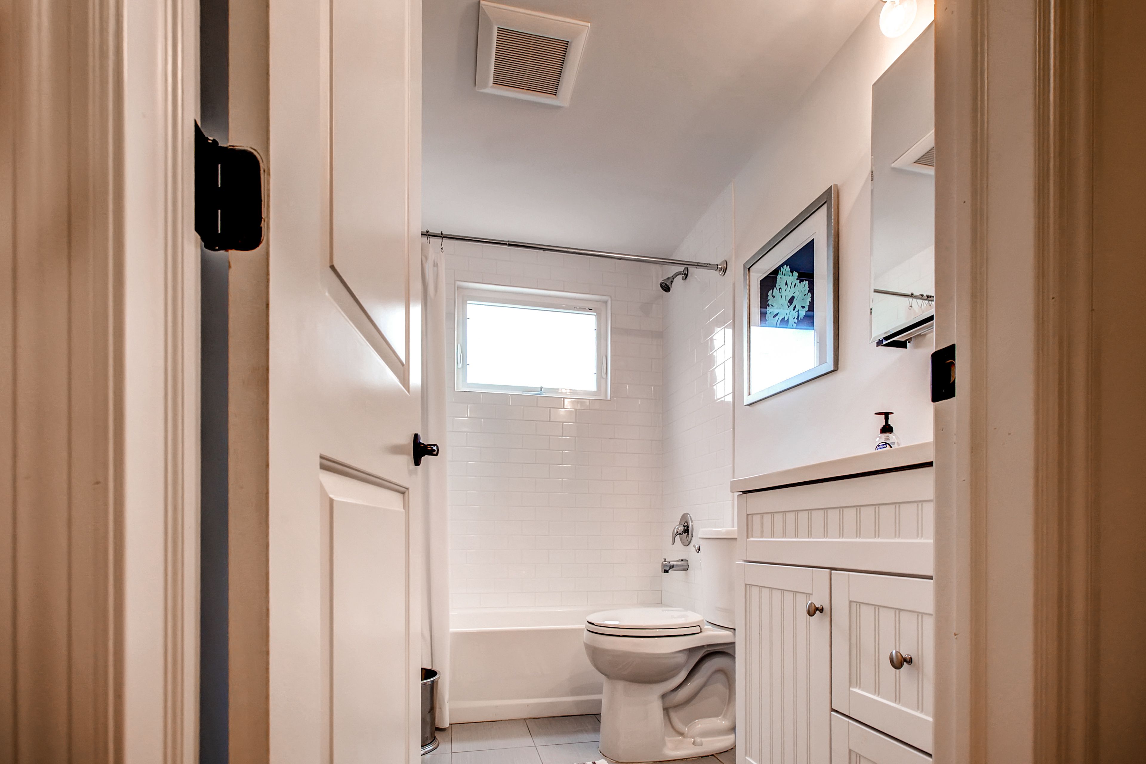 Full Bathroom | Towels Not Provided