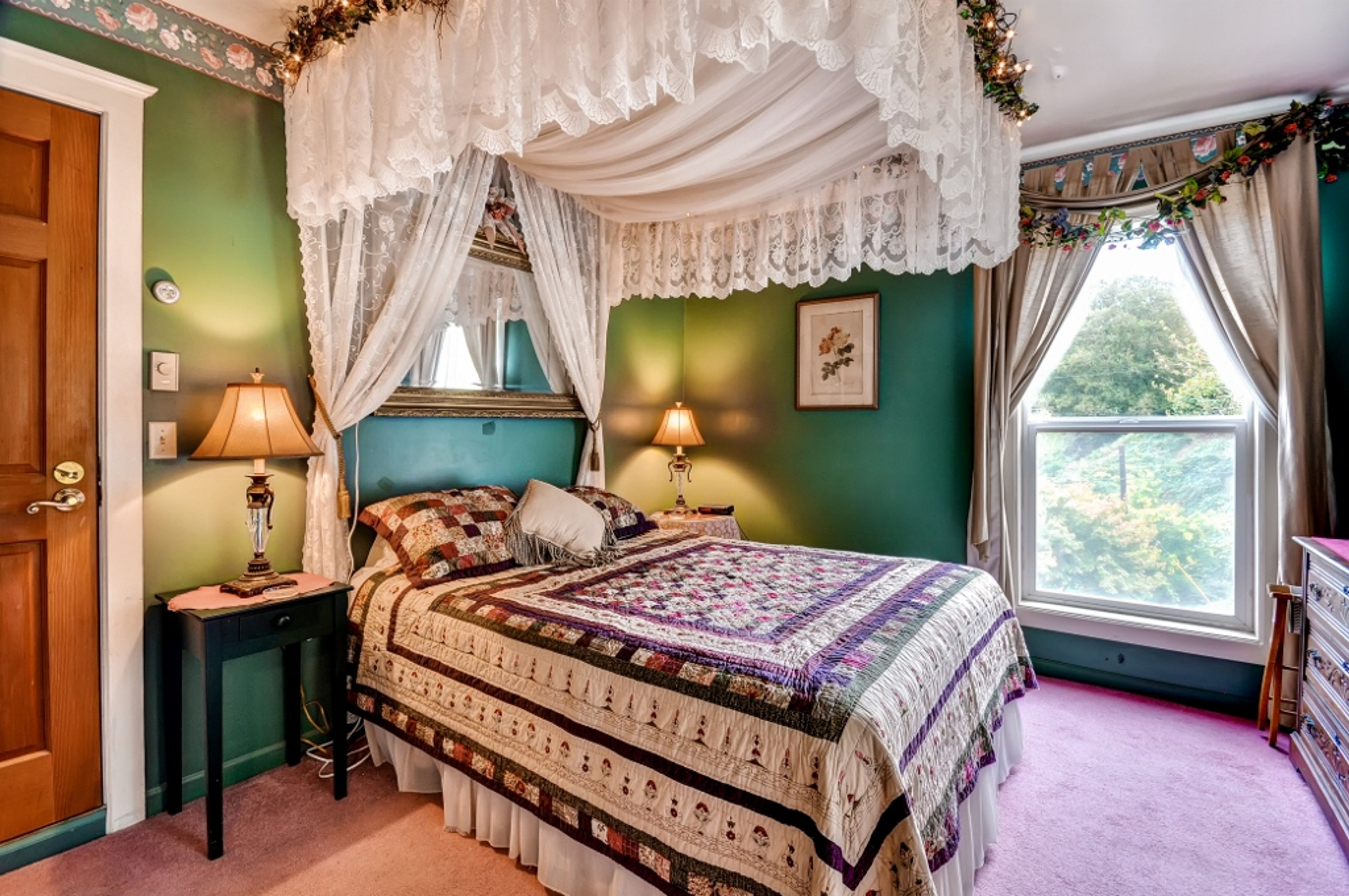 Bedroom 1 | Queen Bed