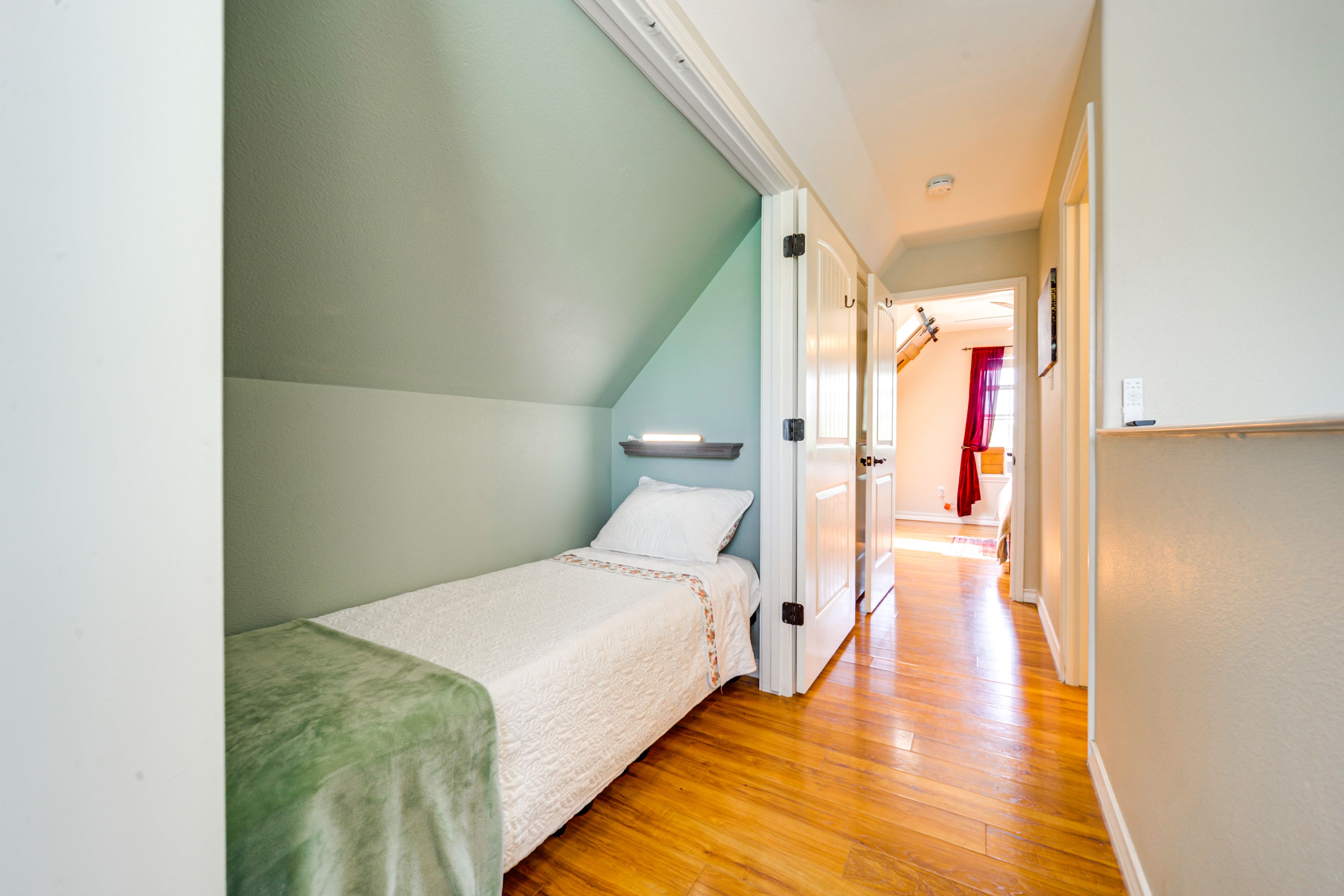 Sleeping Nook | Twin Bed | 2nd Floor