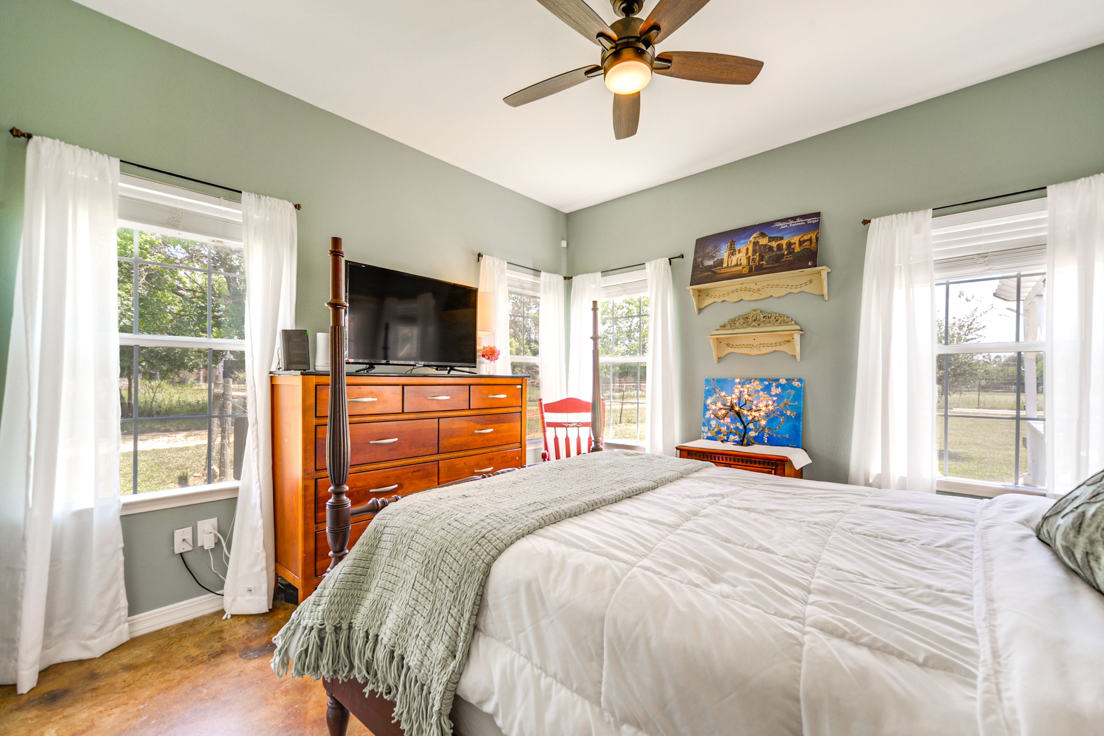 Bedroom 2 | Full Bed | Linens Provided | 1st Floor