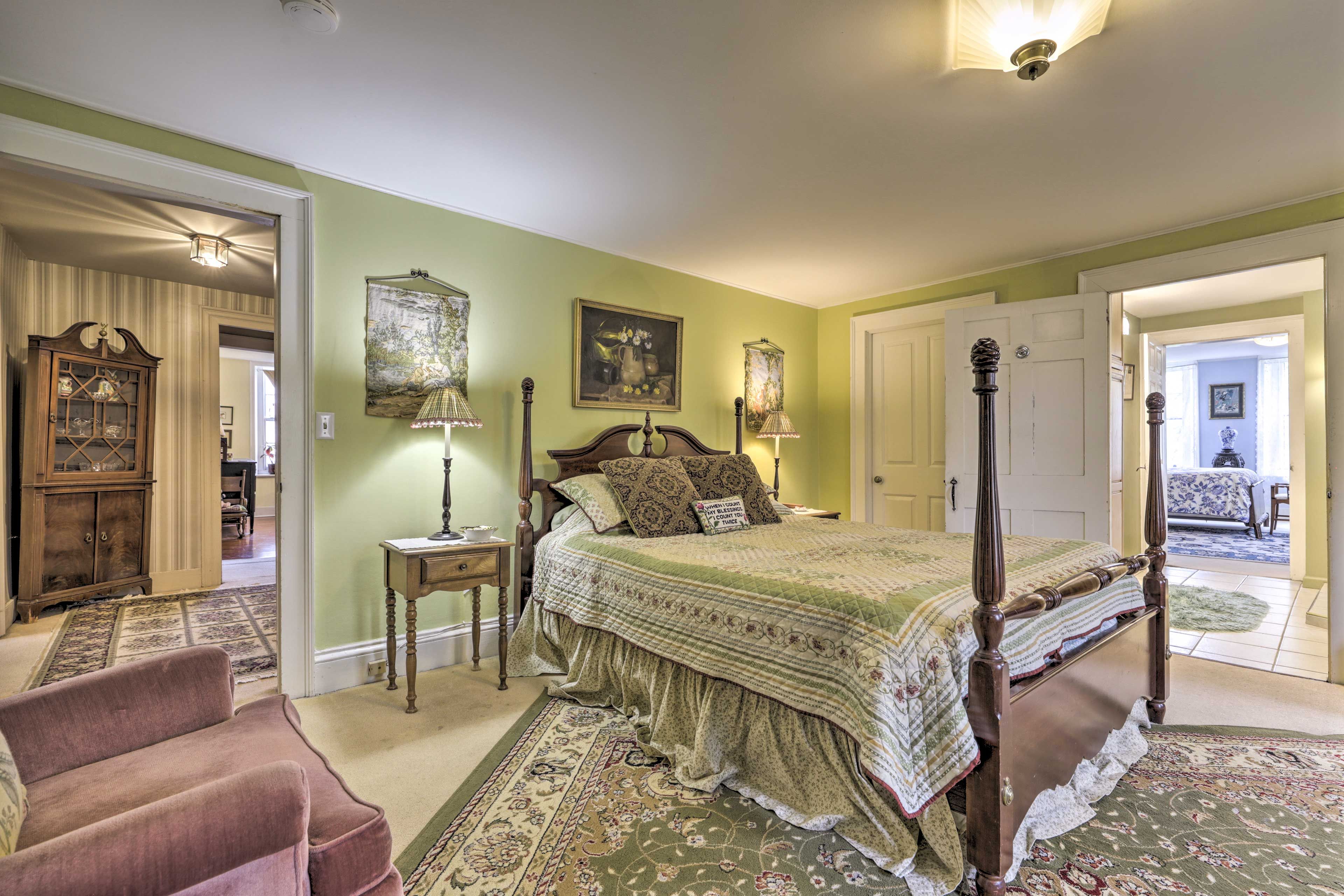 Bedroom 1 | Queen Bed