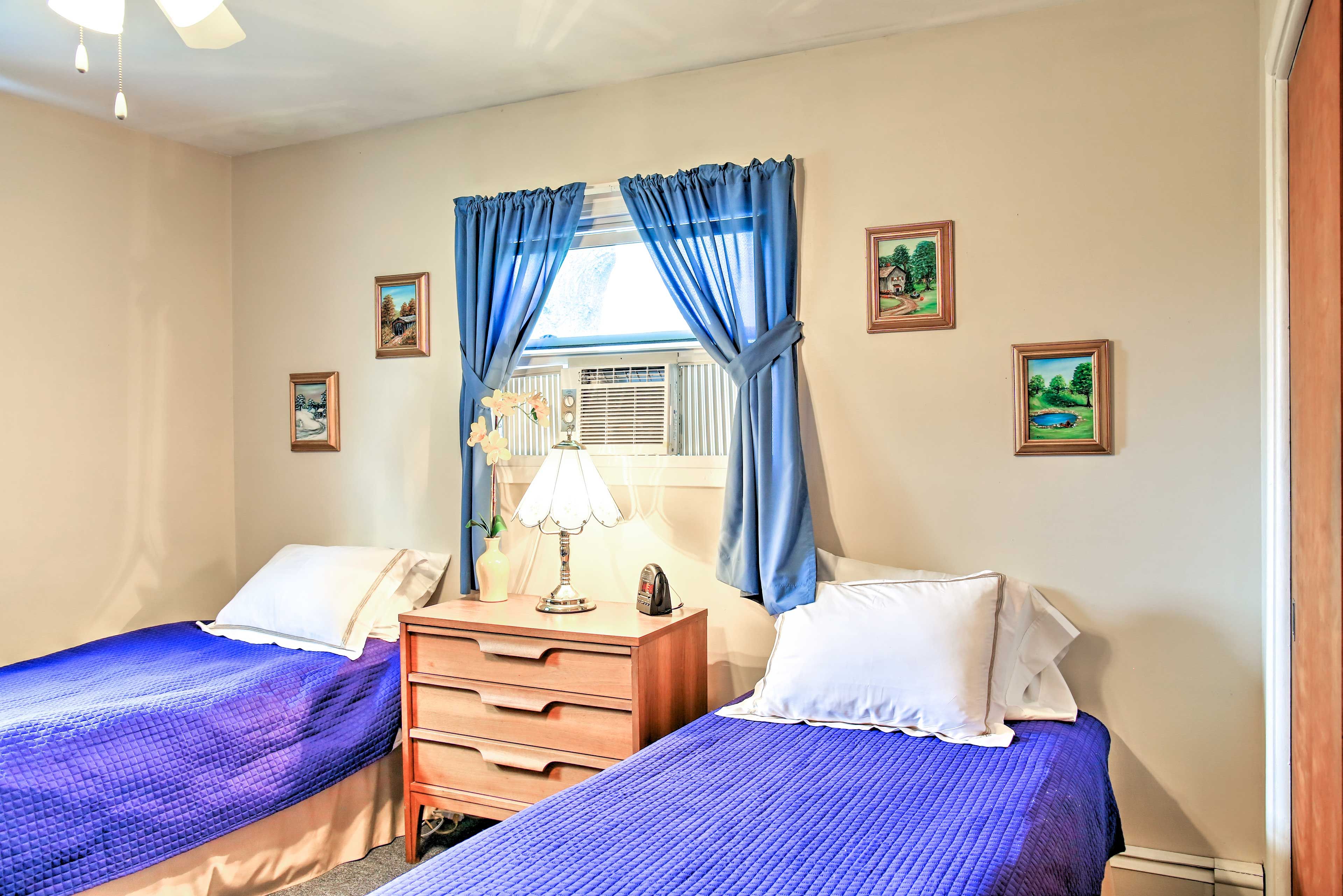 Bedroom 2 | 2 Twin Beds | Twin Bunk Bed