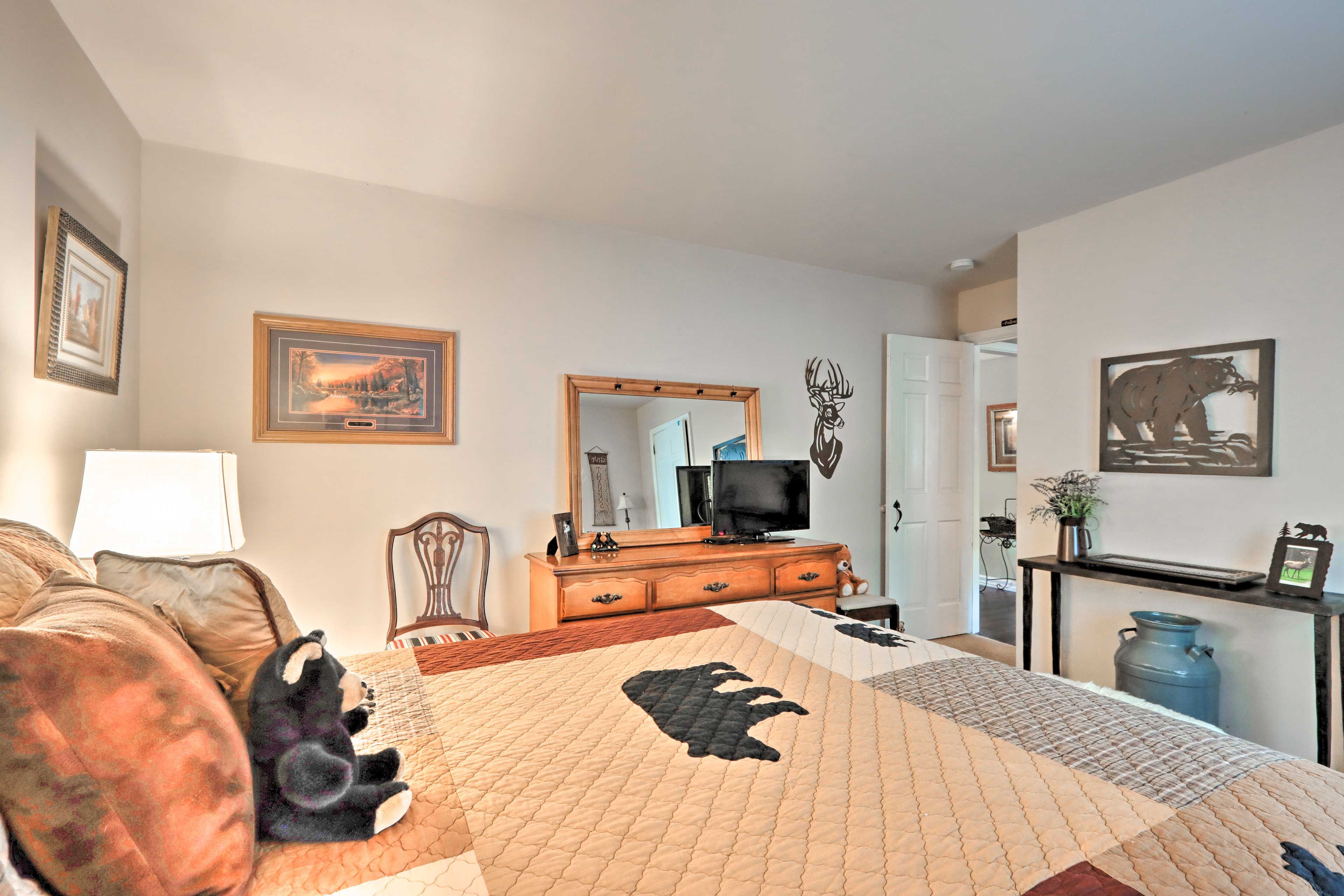 Bedroom 2 | Cable TV