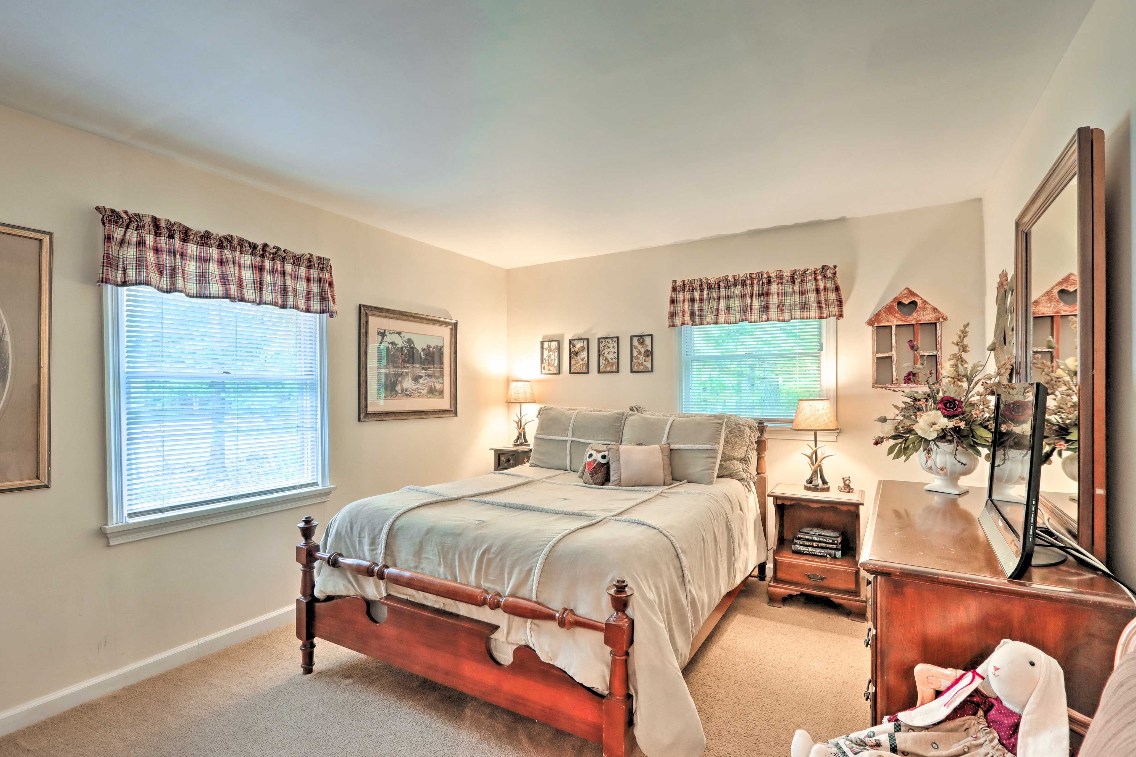 Bedroom 1 | Queen Bed | 2nd Floor