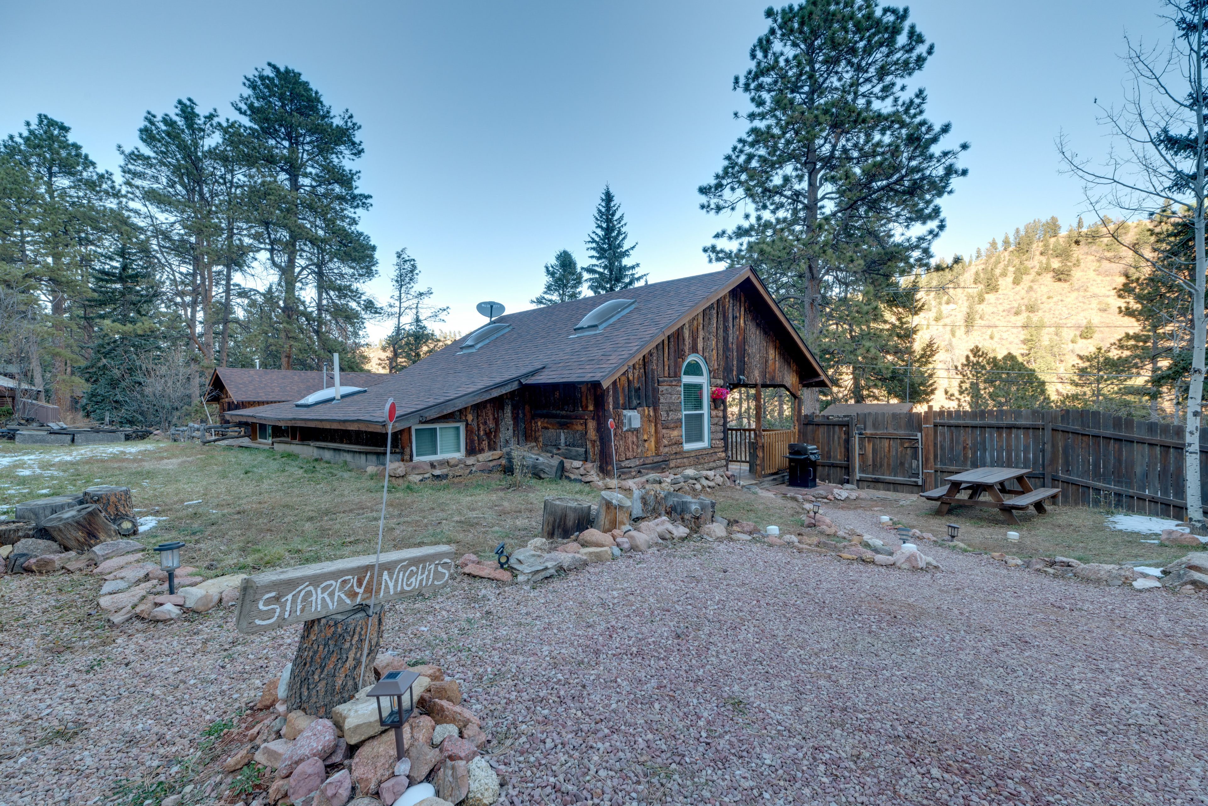 Main Cabin | Gravel Driveway (3 Vehicles)