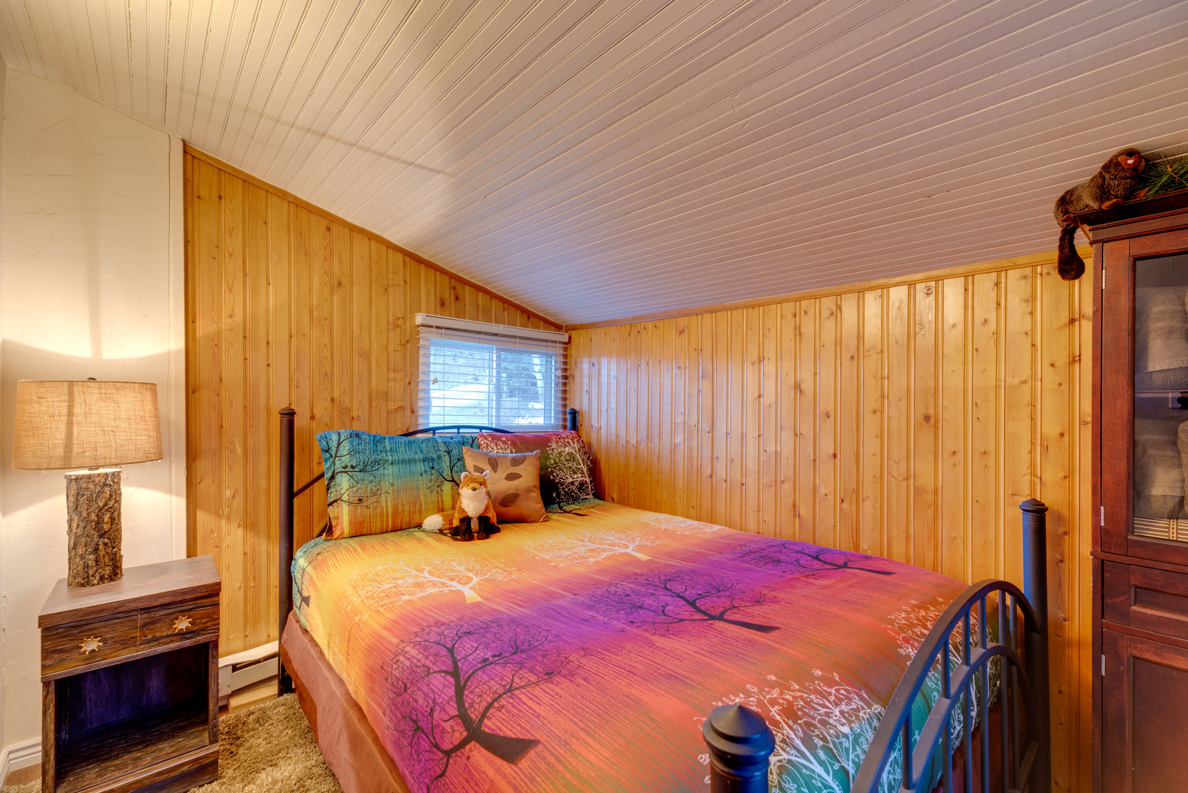 Bedroom 2 (Main Cabin) | Queen Bed