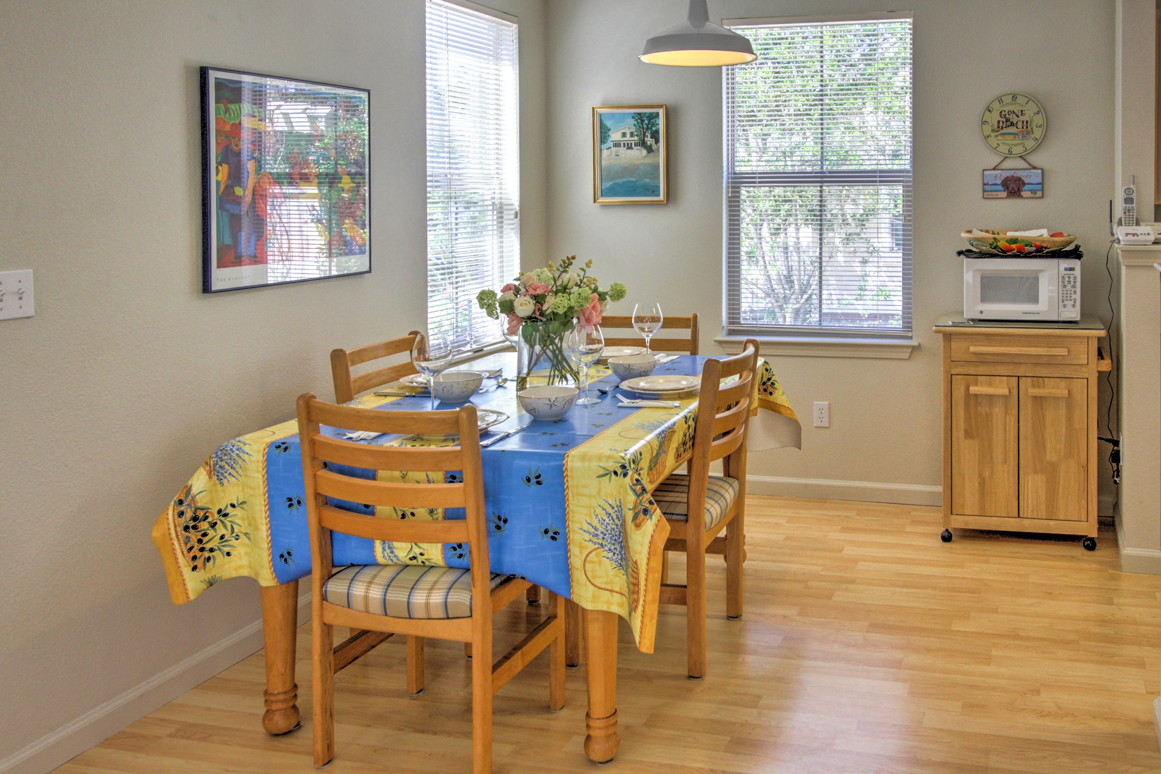 Dining Area | Dishware/Flatware Provided