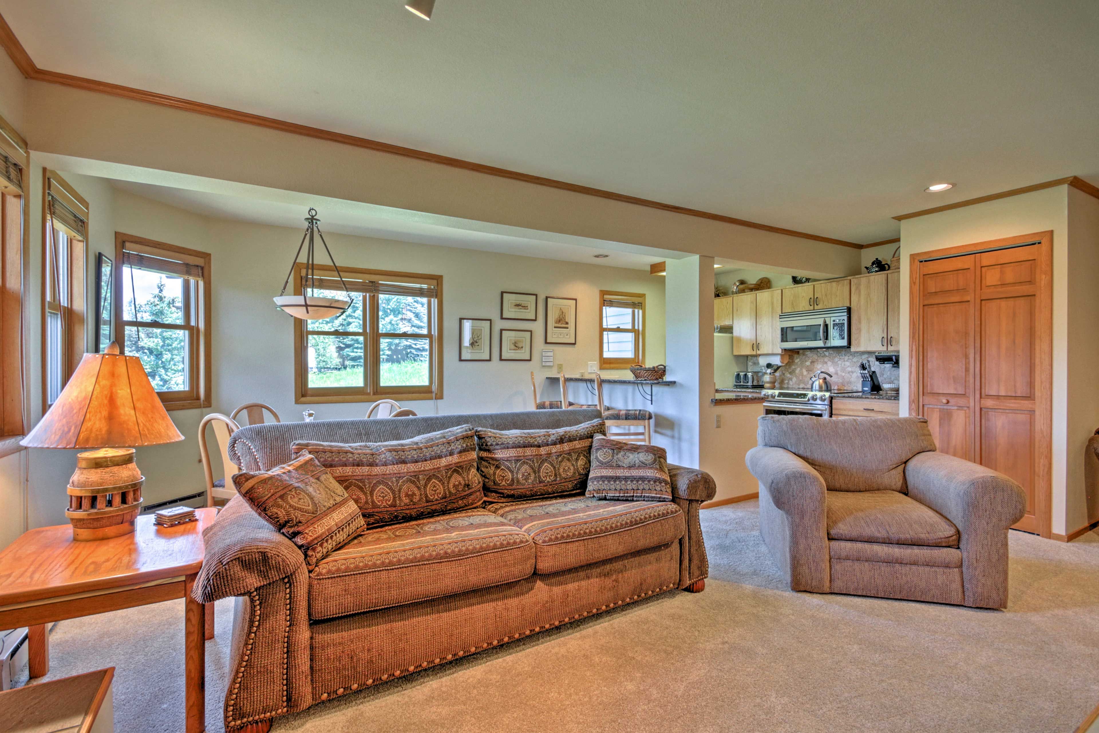 Living Room | Queen Sleeper Sofa