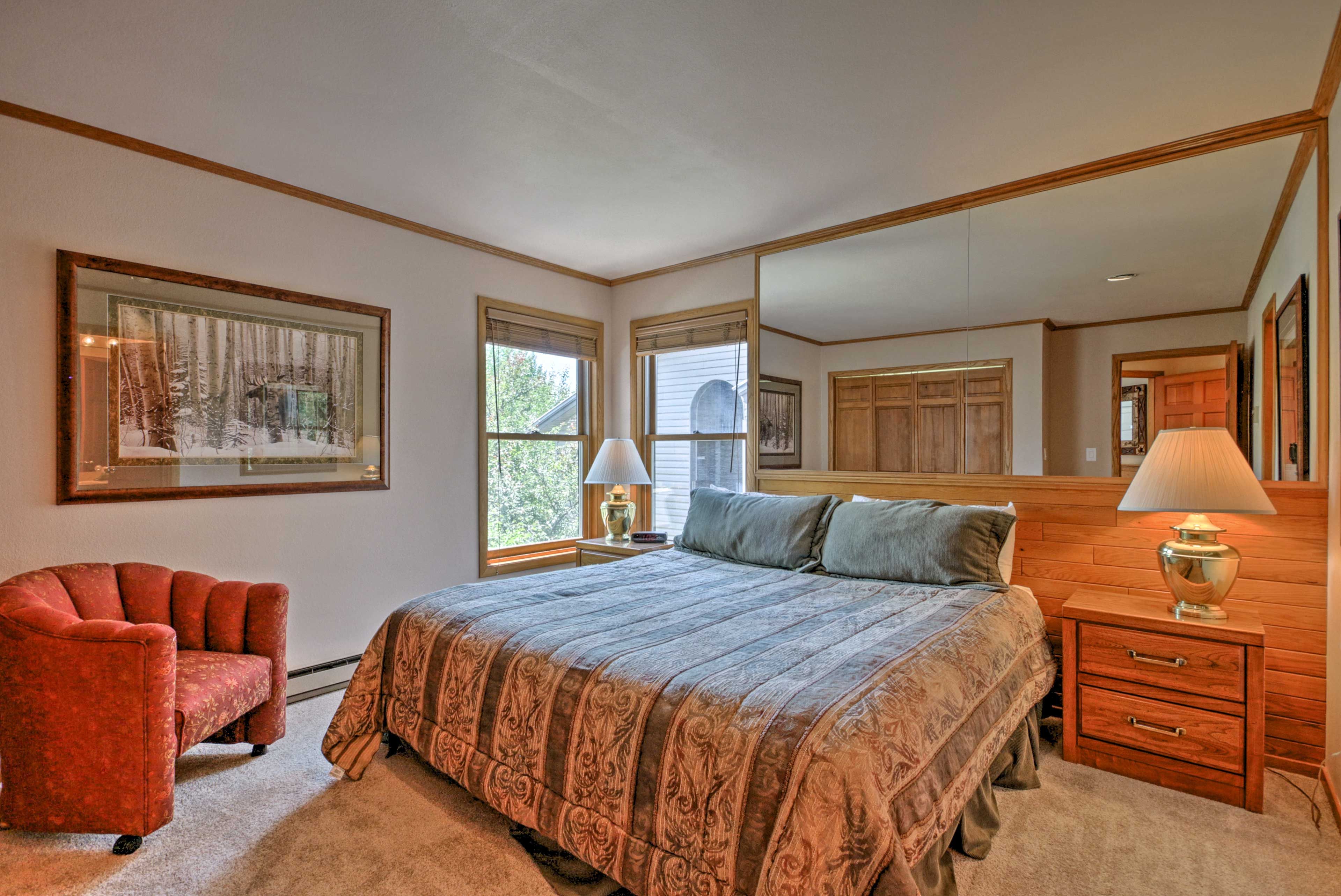Bedroom 1 | 1st Floor | King Bed