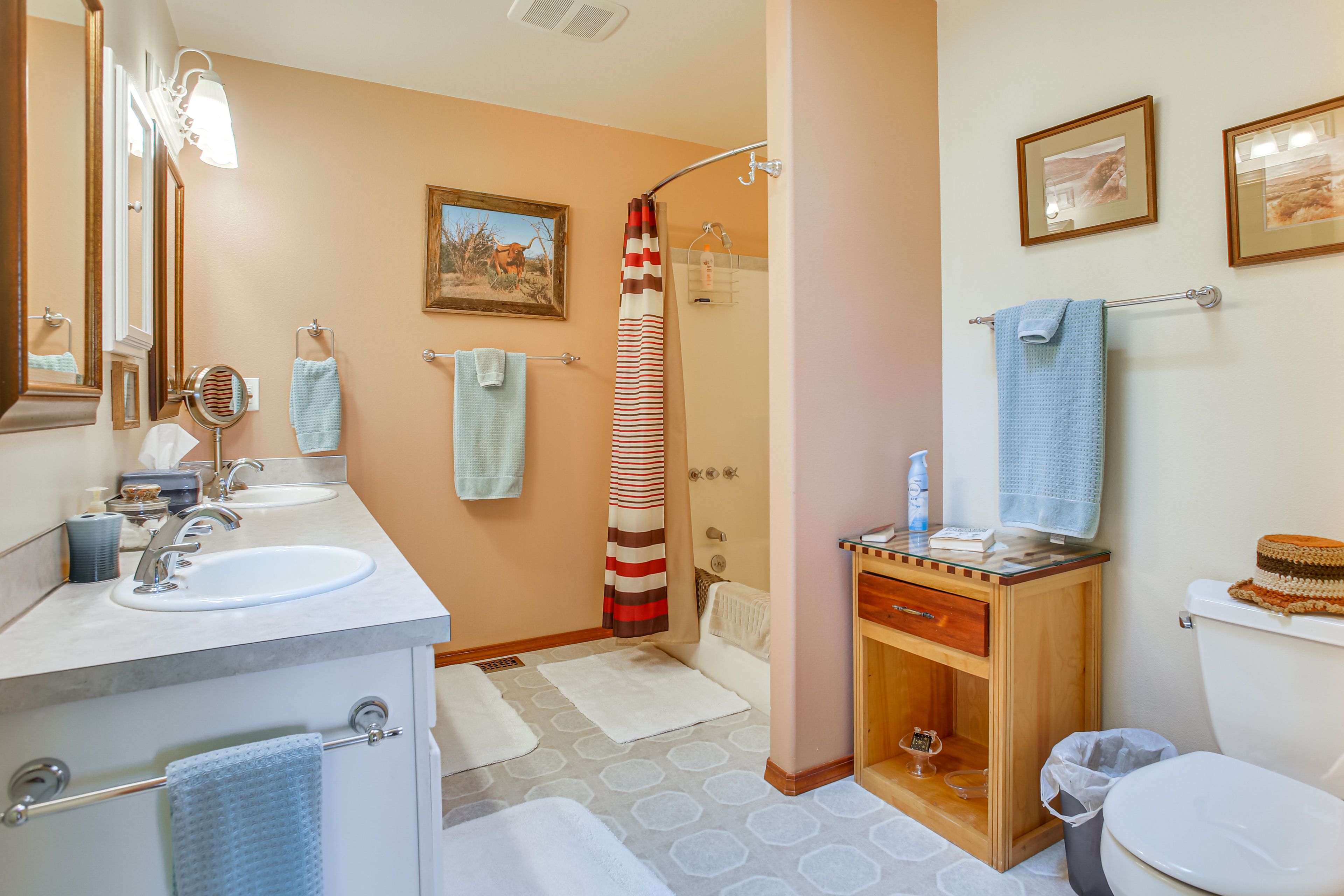 Full Bathroom | 2nd Floor