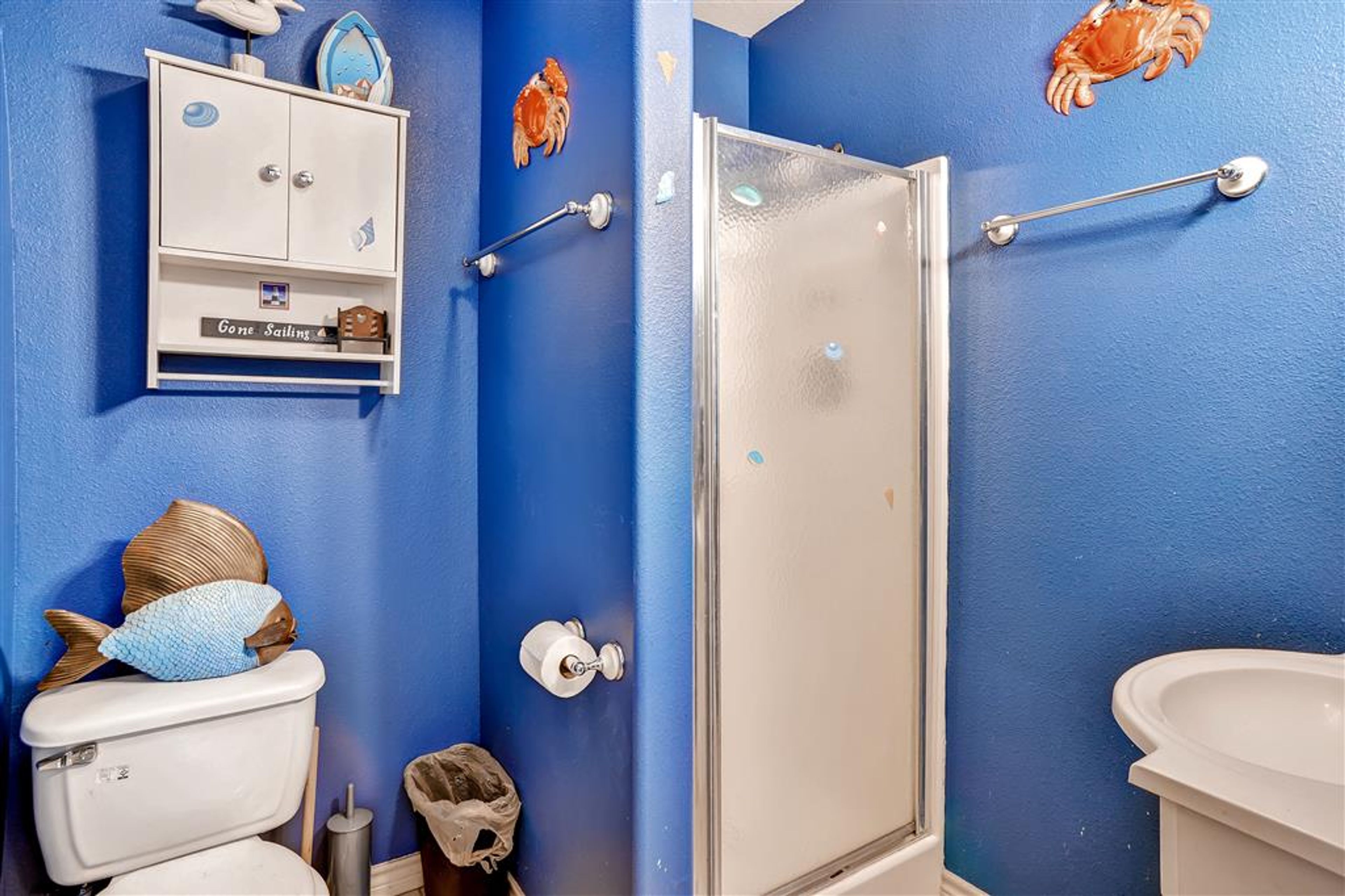 Full Bathroom 1 | Towels Provided