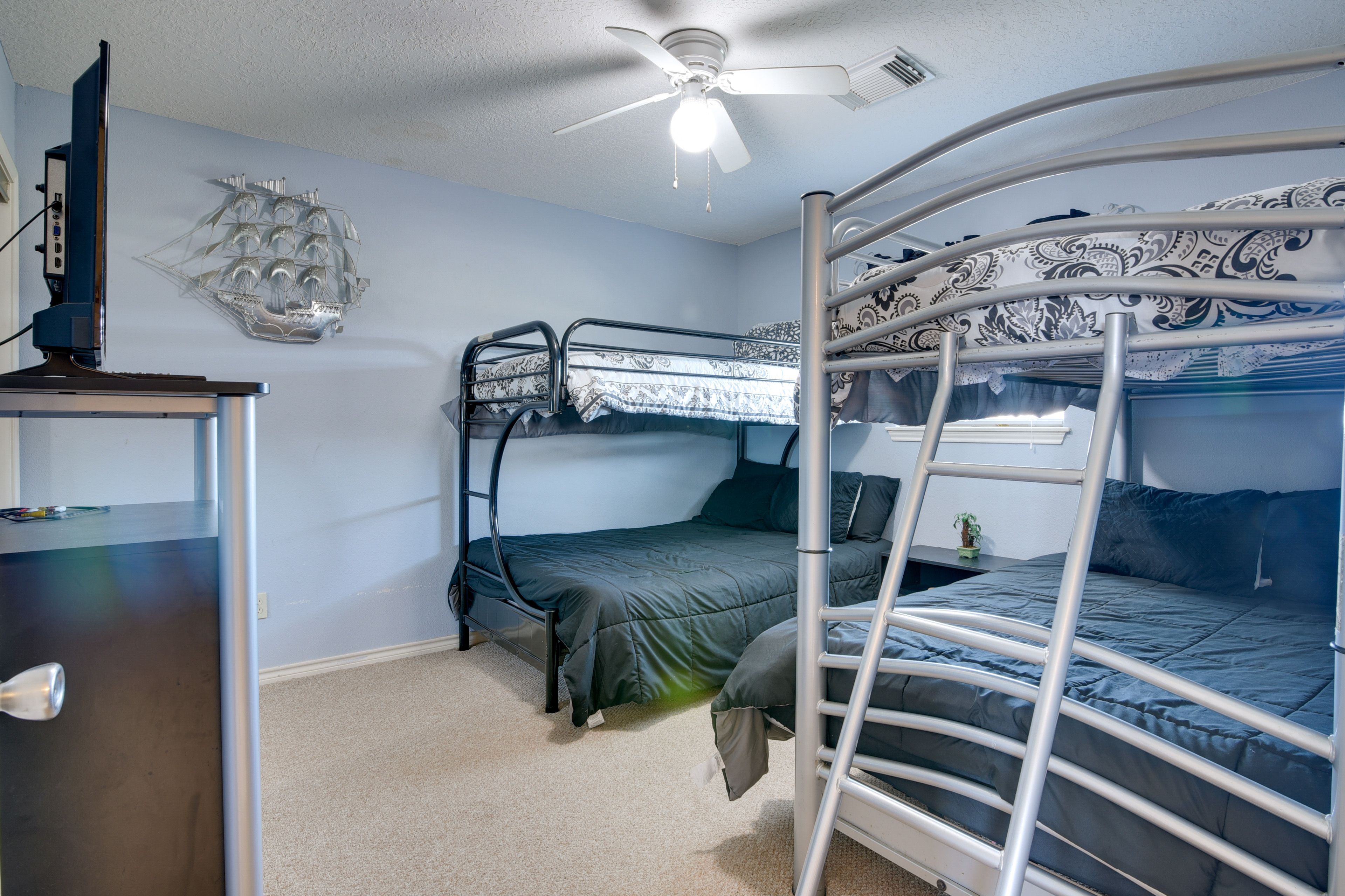 Bedroom 2 | 2 Twin/Full Bunk Beds | Best Suited for Kids