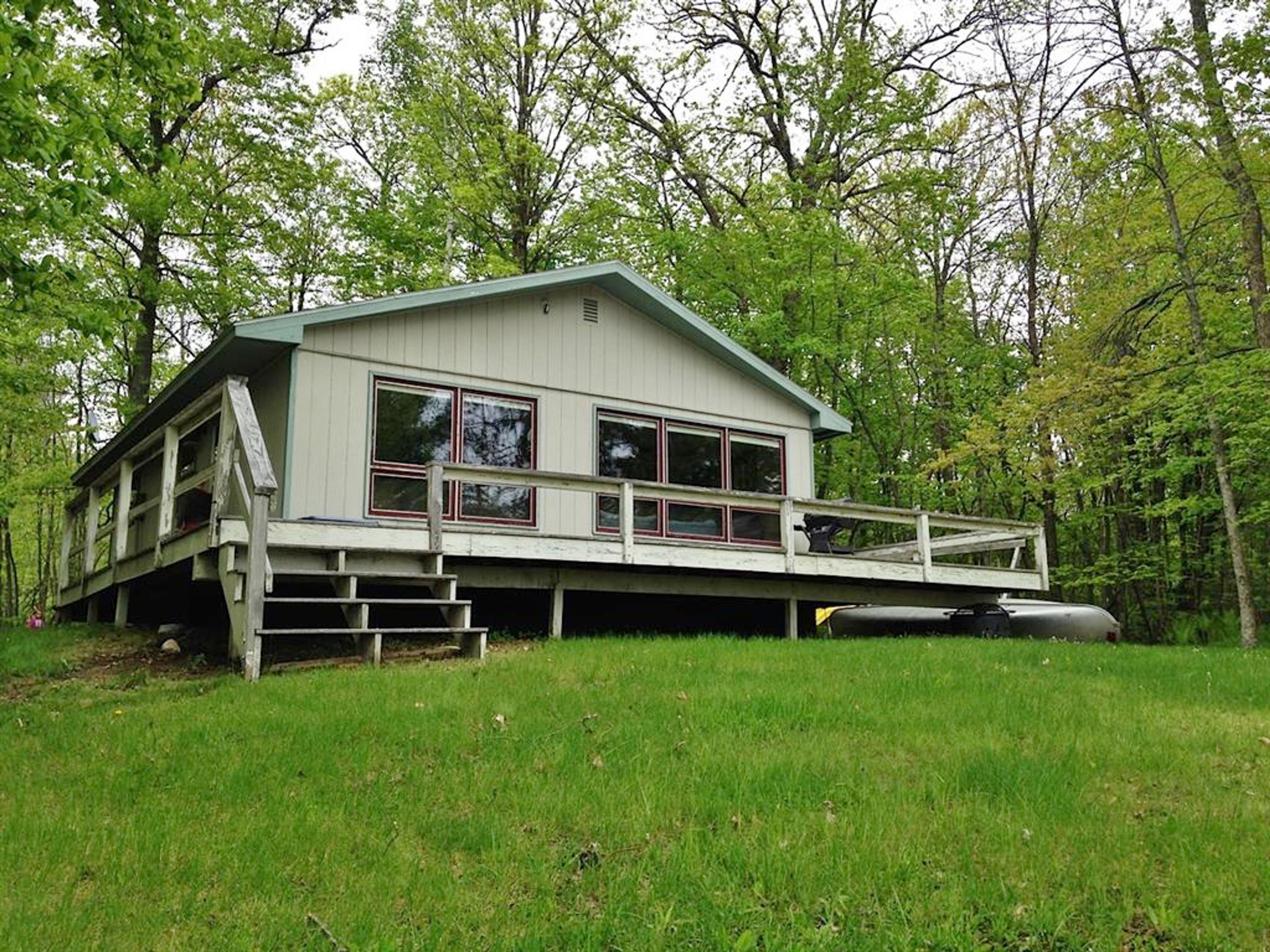 Cabin Exterior | Wraparound Deck