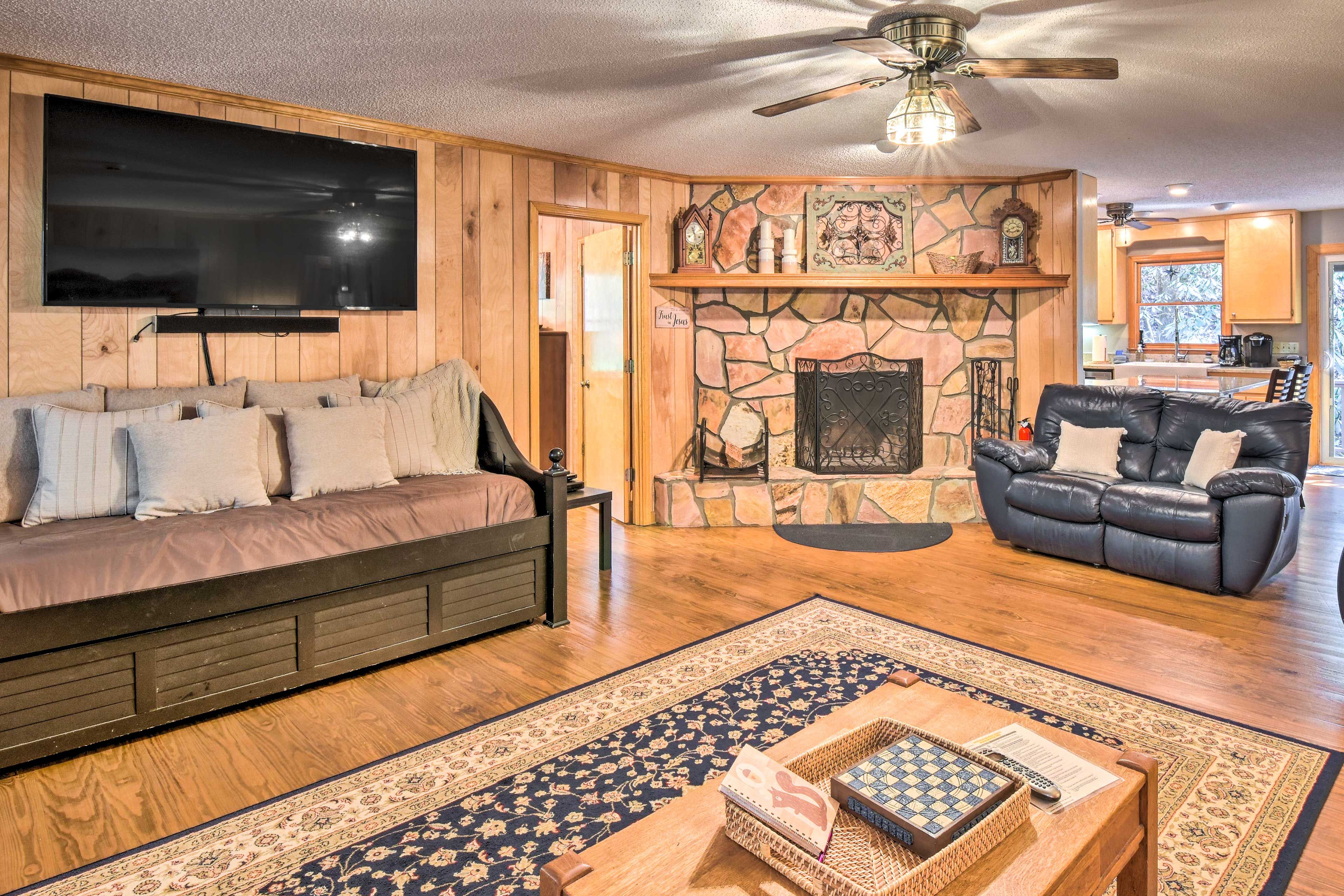 Living Room | Additional Sleeping | Fireplace | Smart TV | Board Games