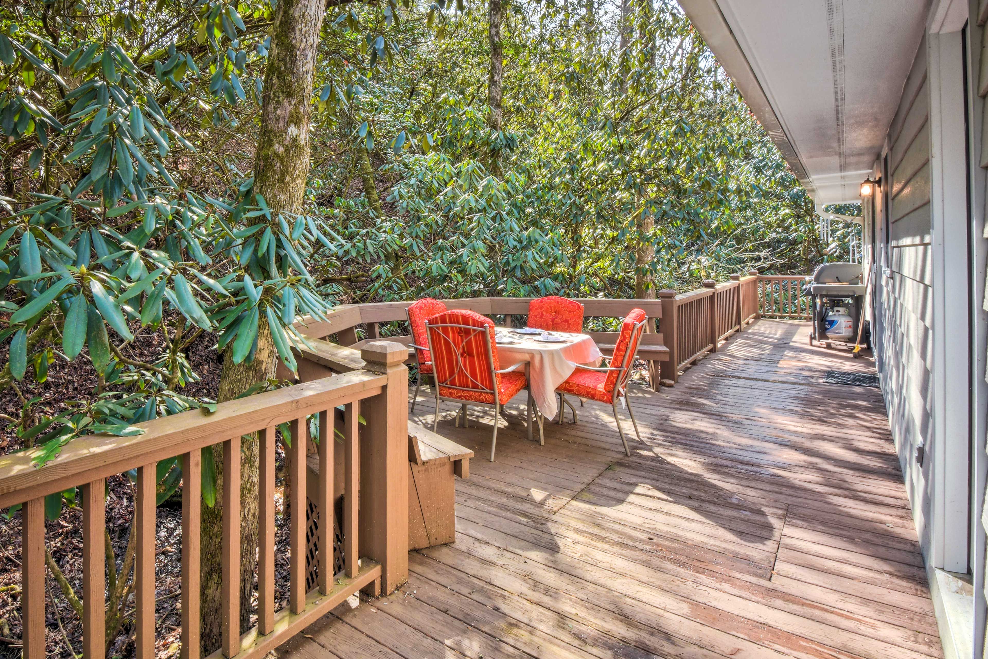 Deck | Eating Area | Gas Grill | Secluded Woods