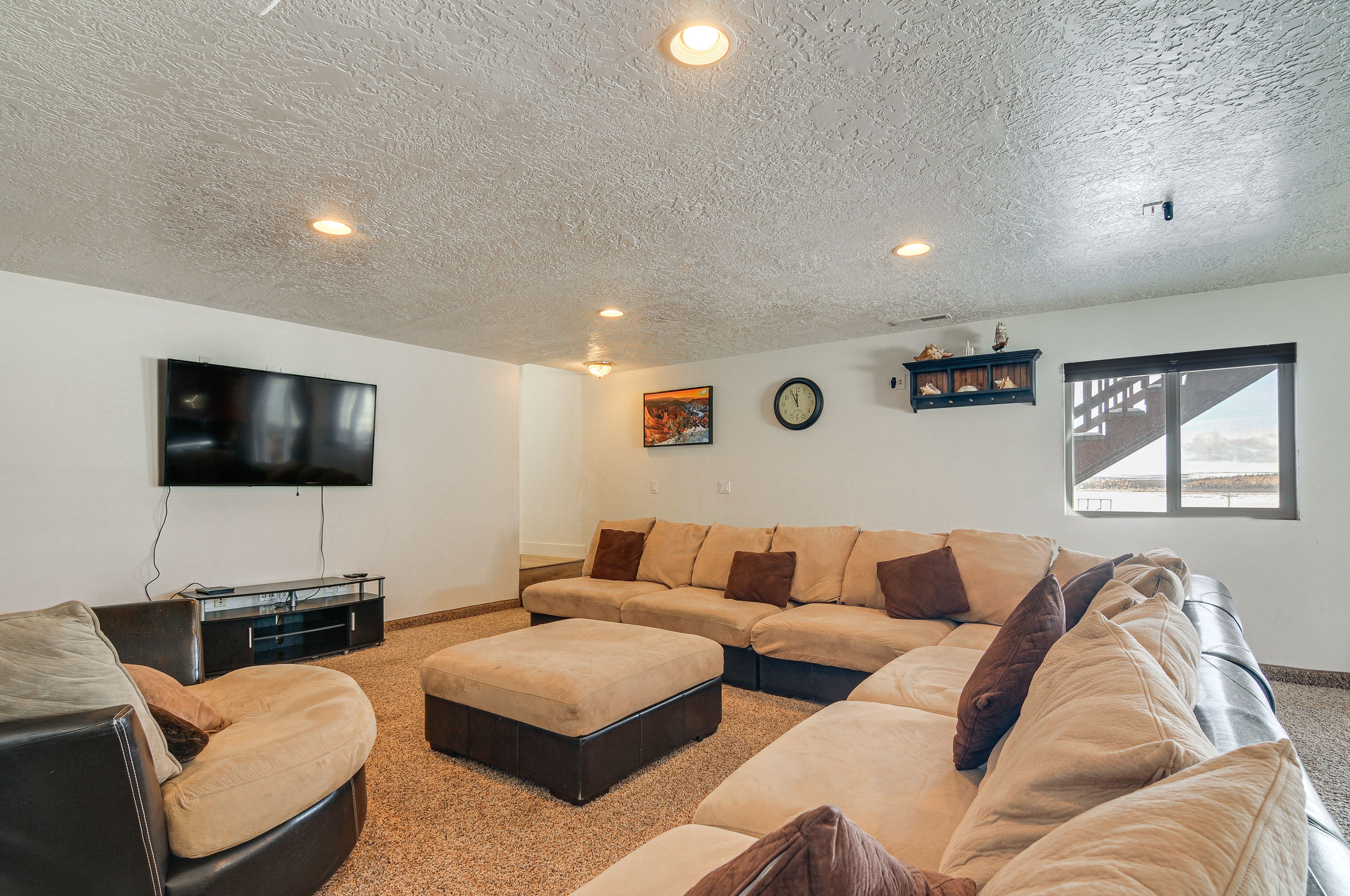Living Room | Cable TV | Ground Floor | 2 Futons