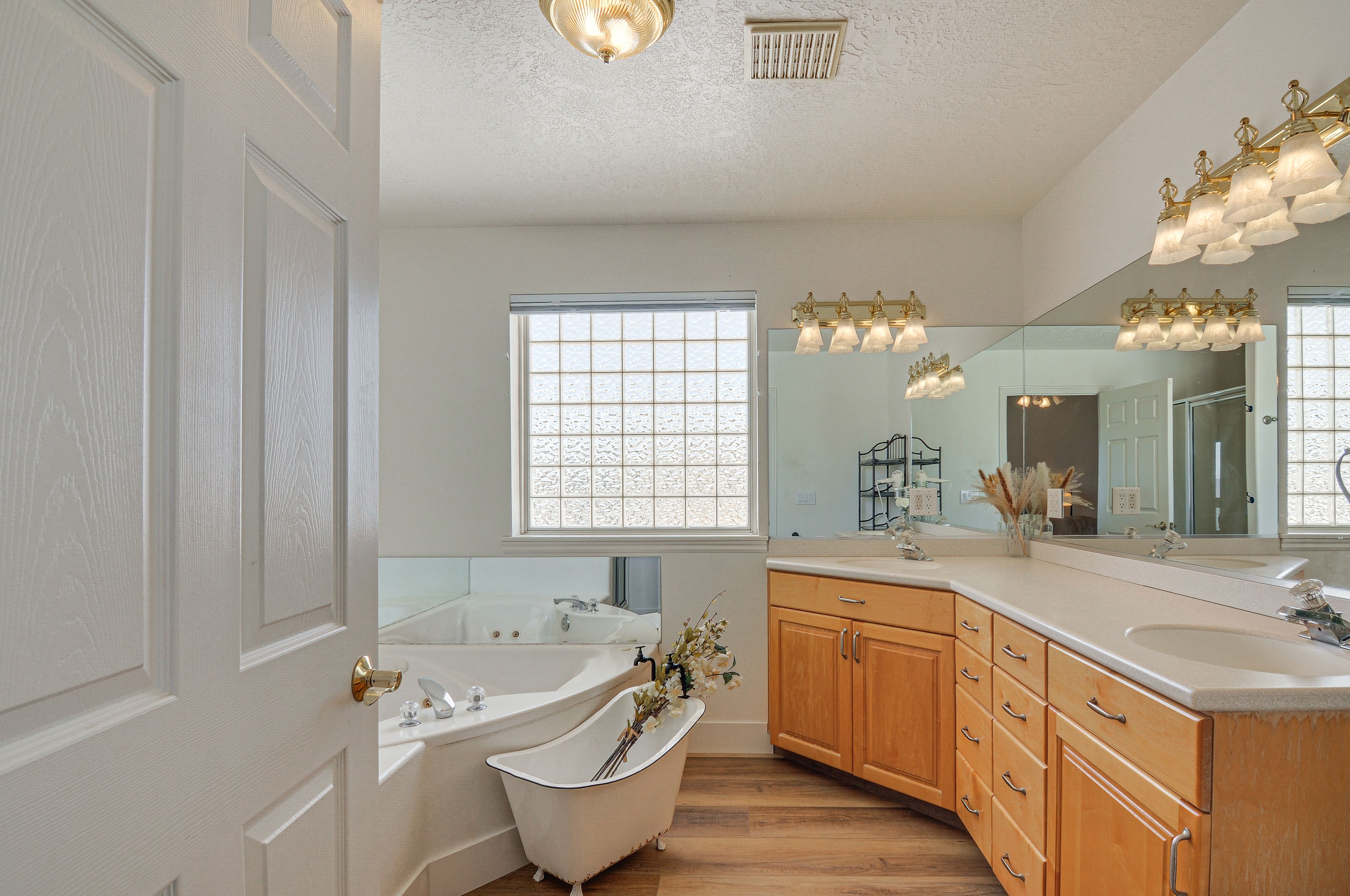 En-Suite Bathroom | Access Through Bedroom 1