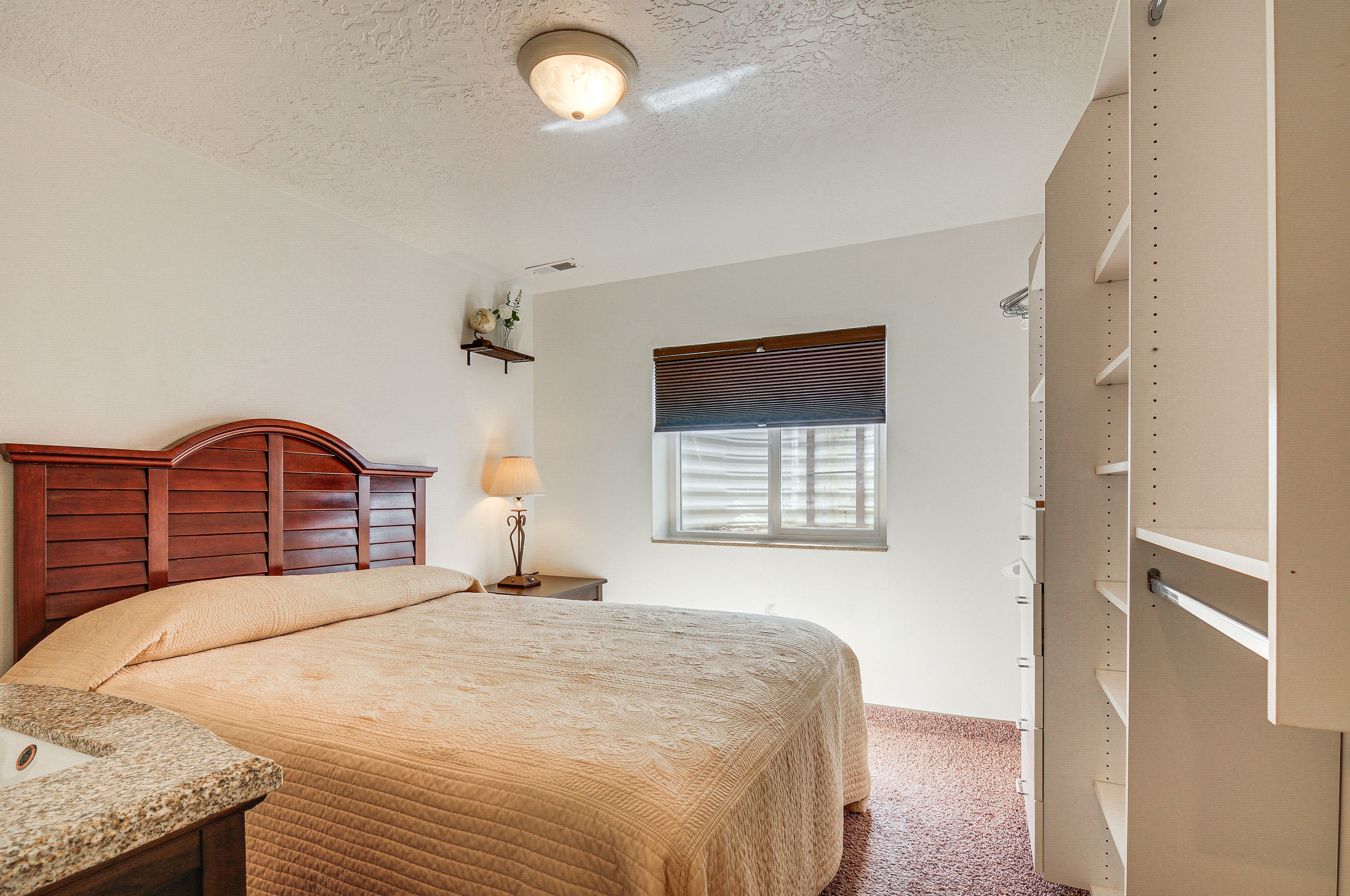 Bedroom 5 | Queen Bed