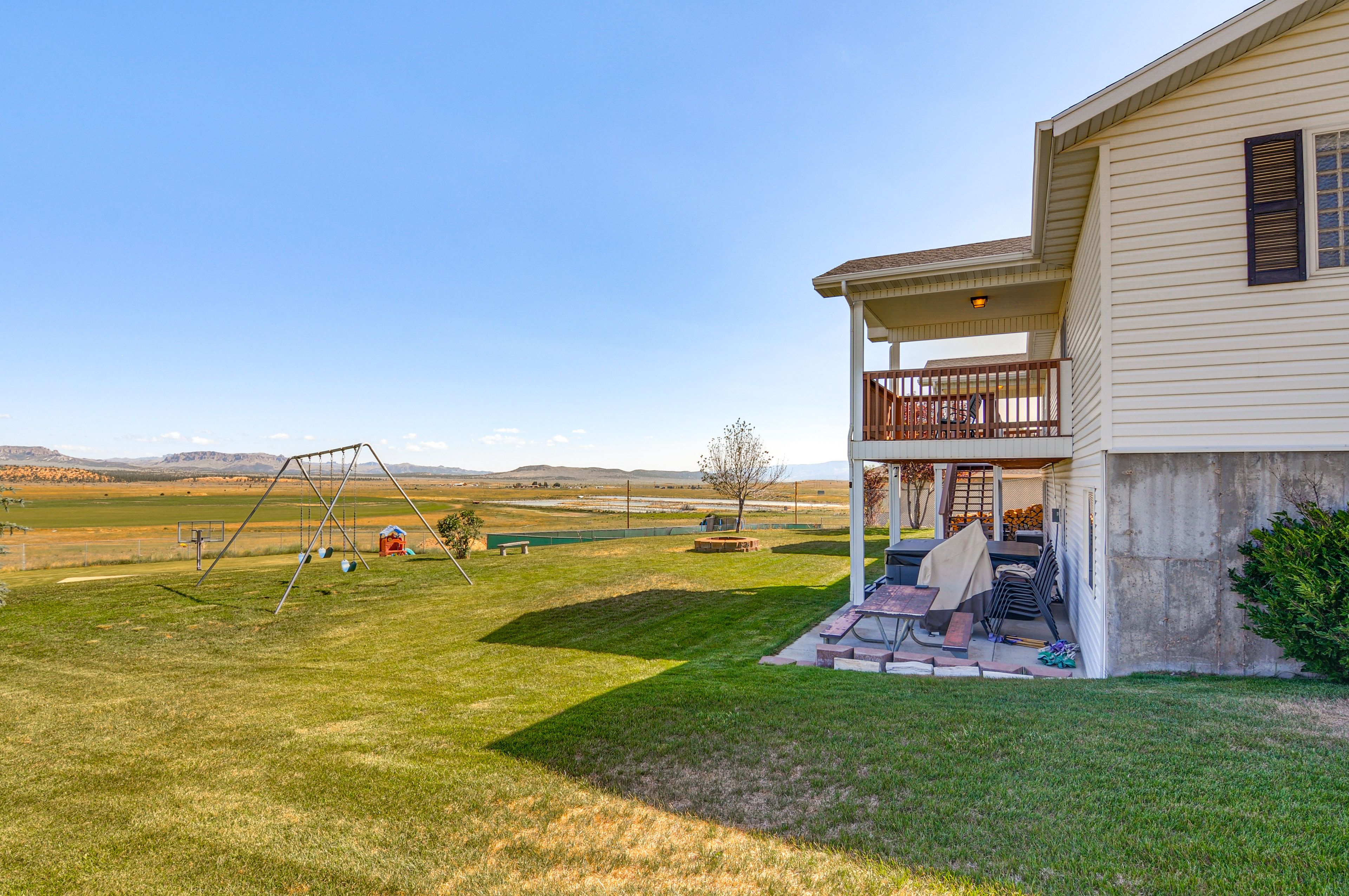 Yard | Basketball Court
