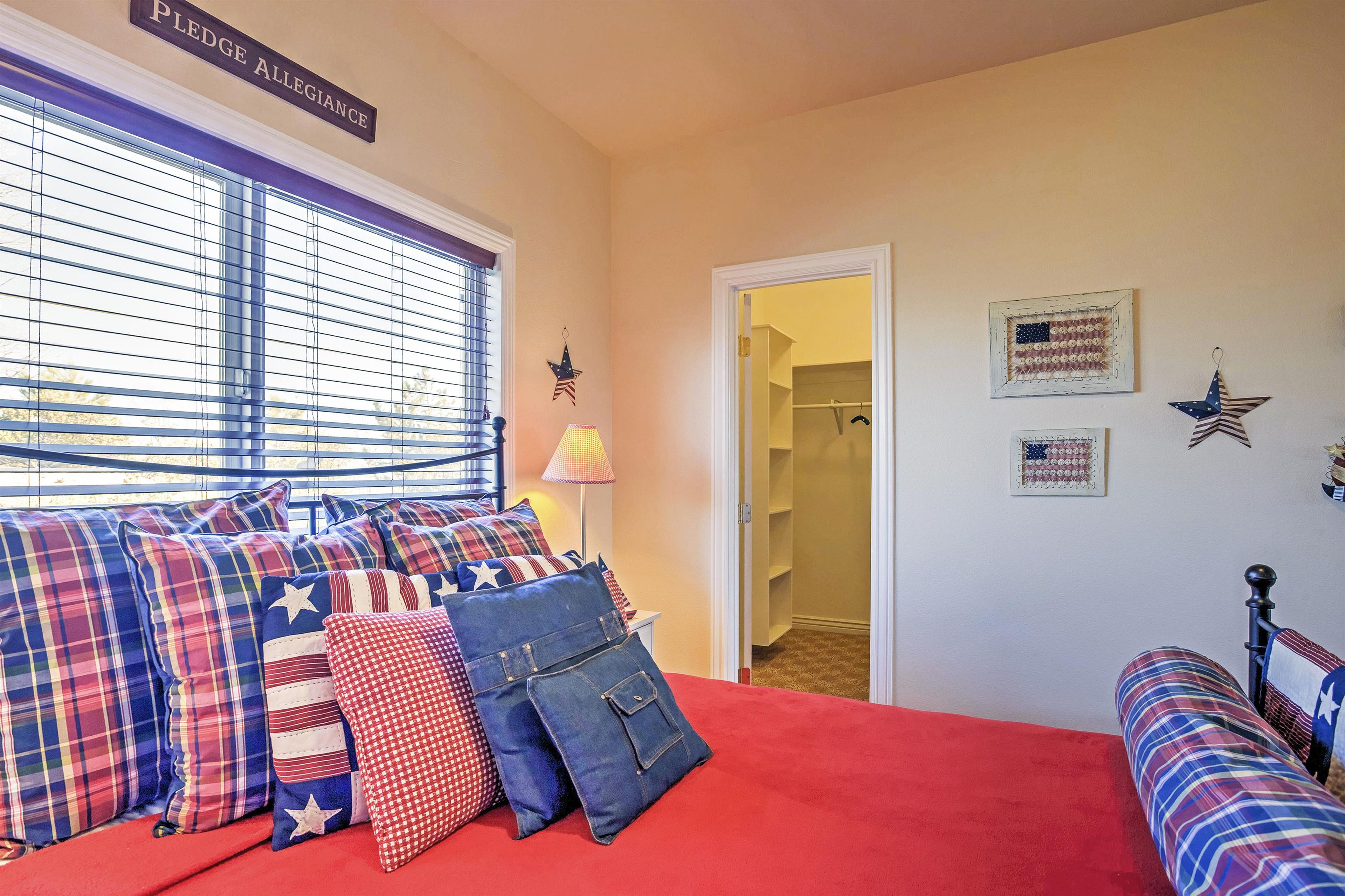 Bedroom 2 | Queen Bed
