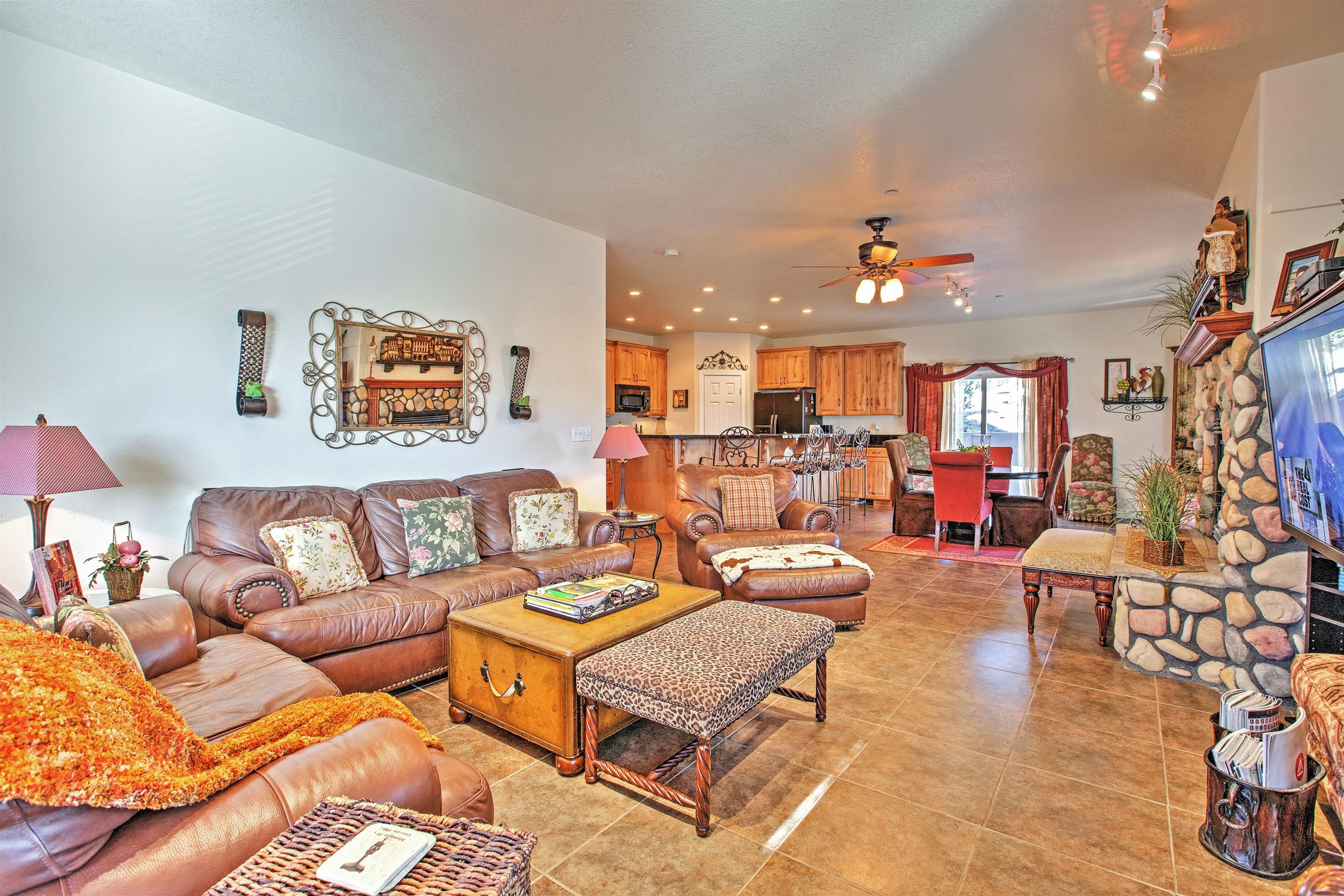 Living Room | Pets Welcome