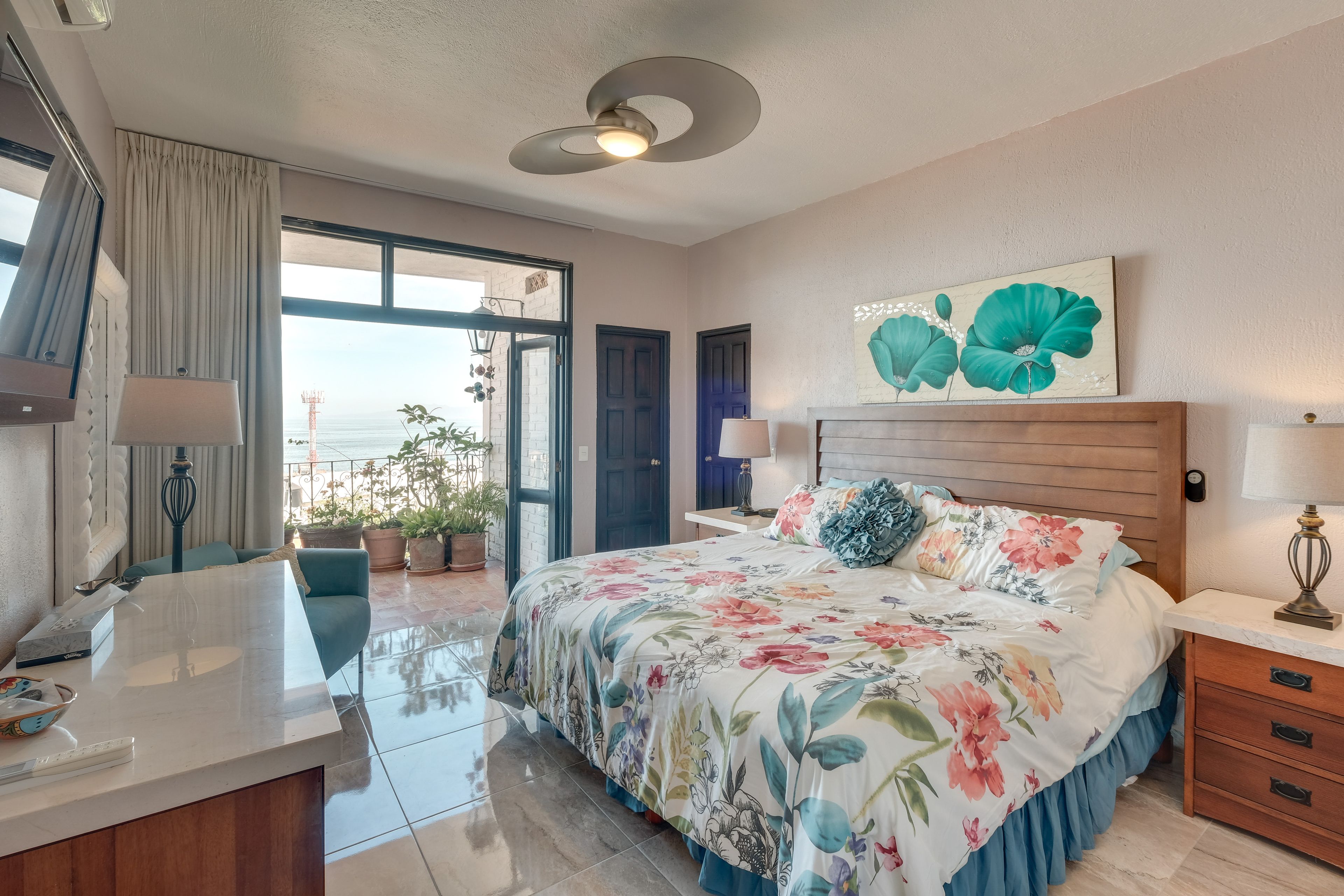 Bedroom 1 | King Bed