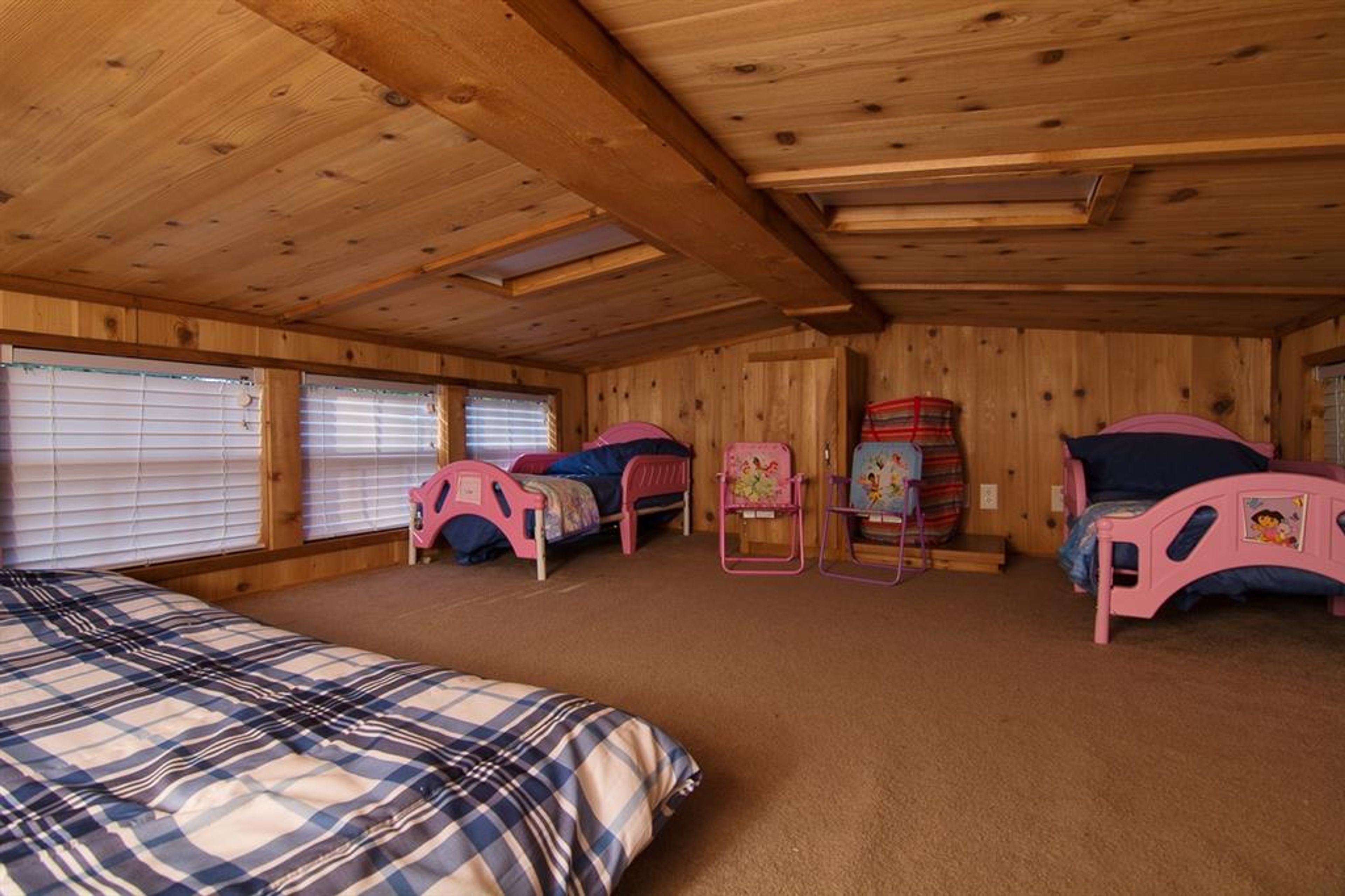 Loft 1 | Queen Futon | 2 Toddler Beds