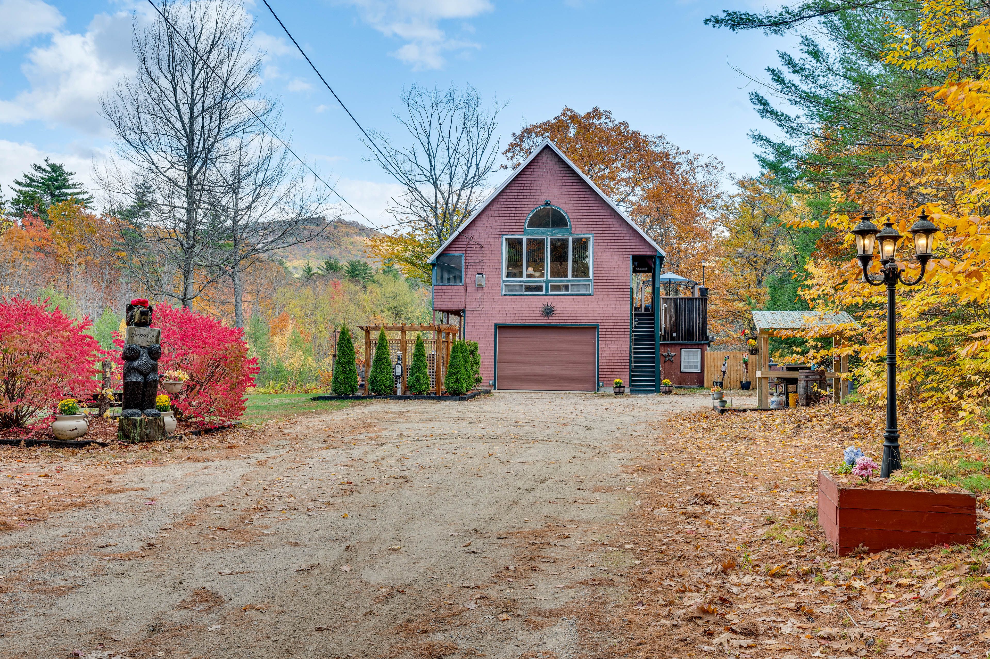 Parking | Gravel Driveway (5 Vehicles) | EV Charger