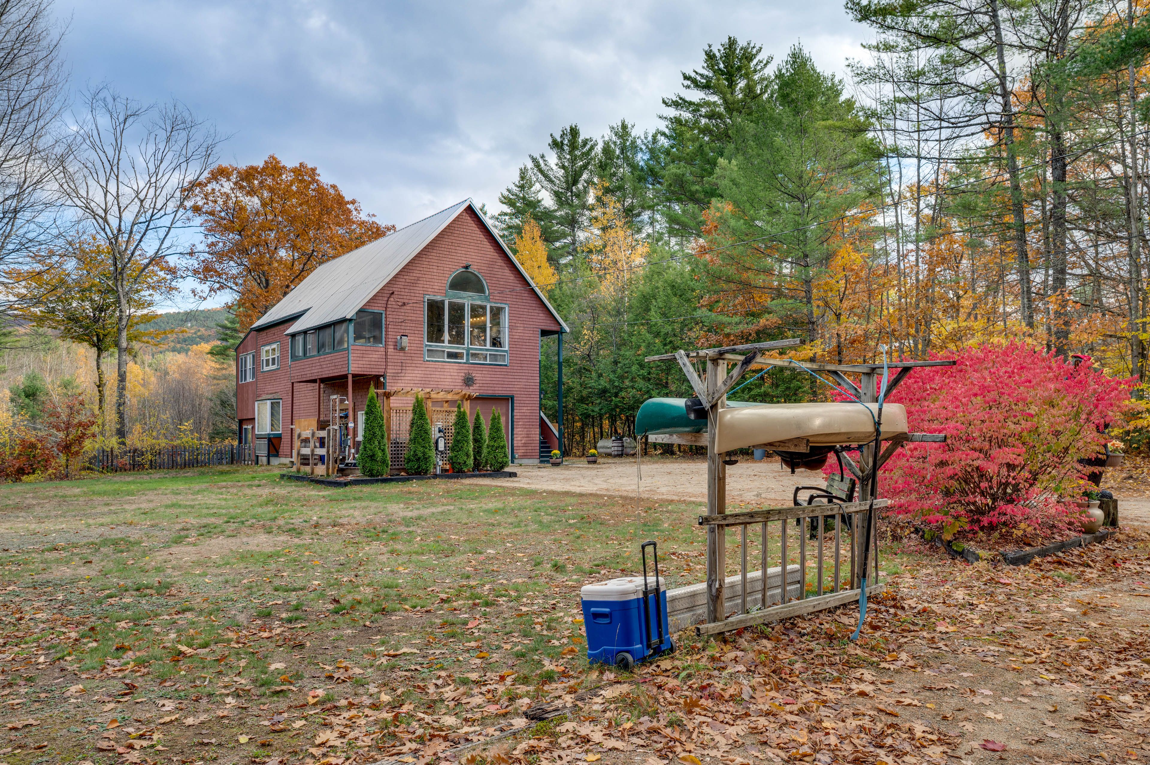 Private Yard | Wood-Burning Fire Pit | Kayaks | On-Site Hiking Trails