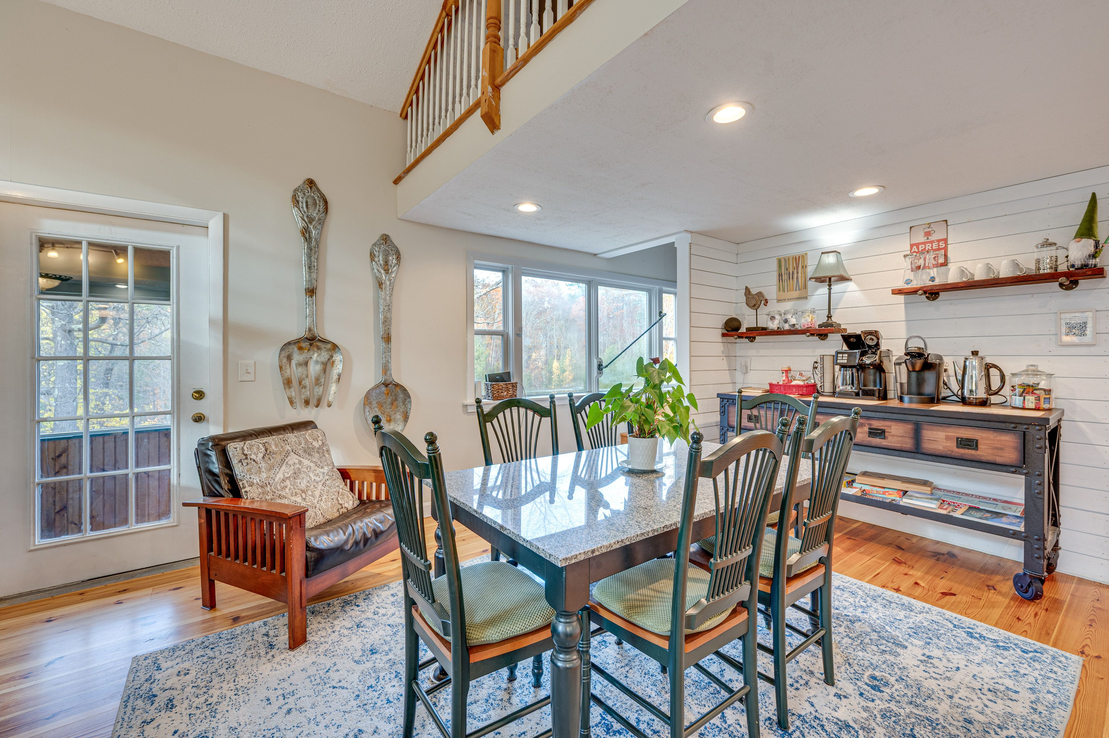 Dining Area | Dishes & Flatware Provided