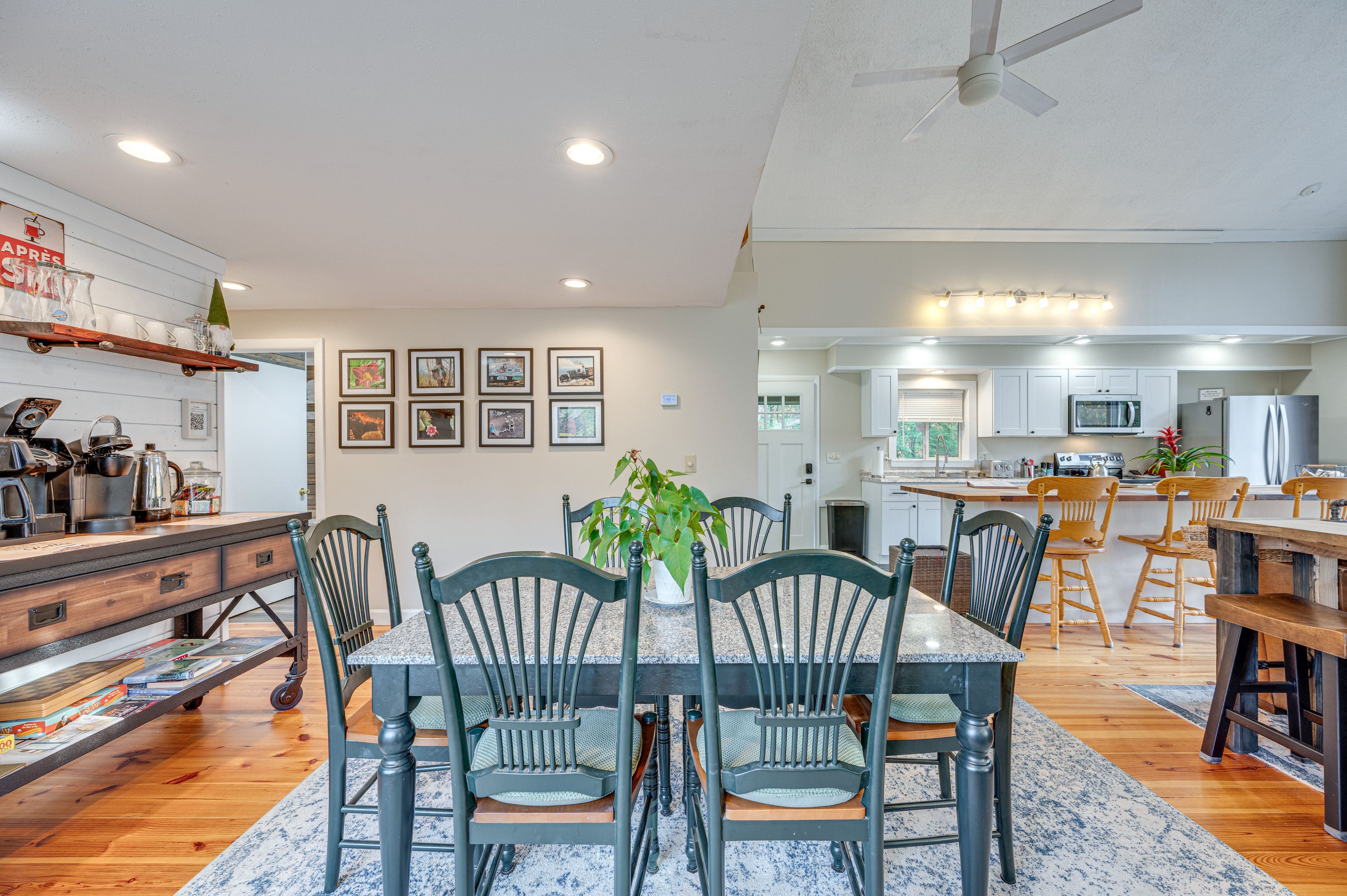 Dining Area | Coffee Bar | Open Floor Plan