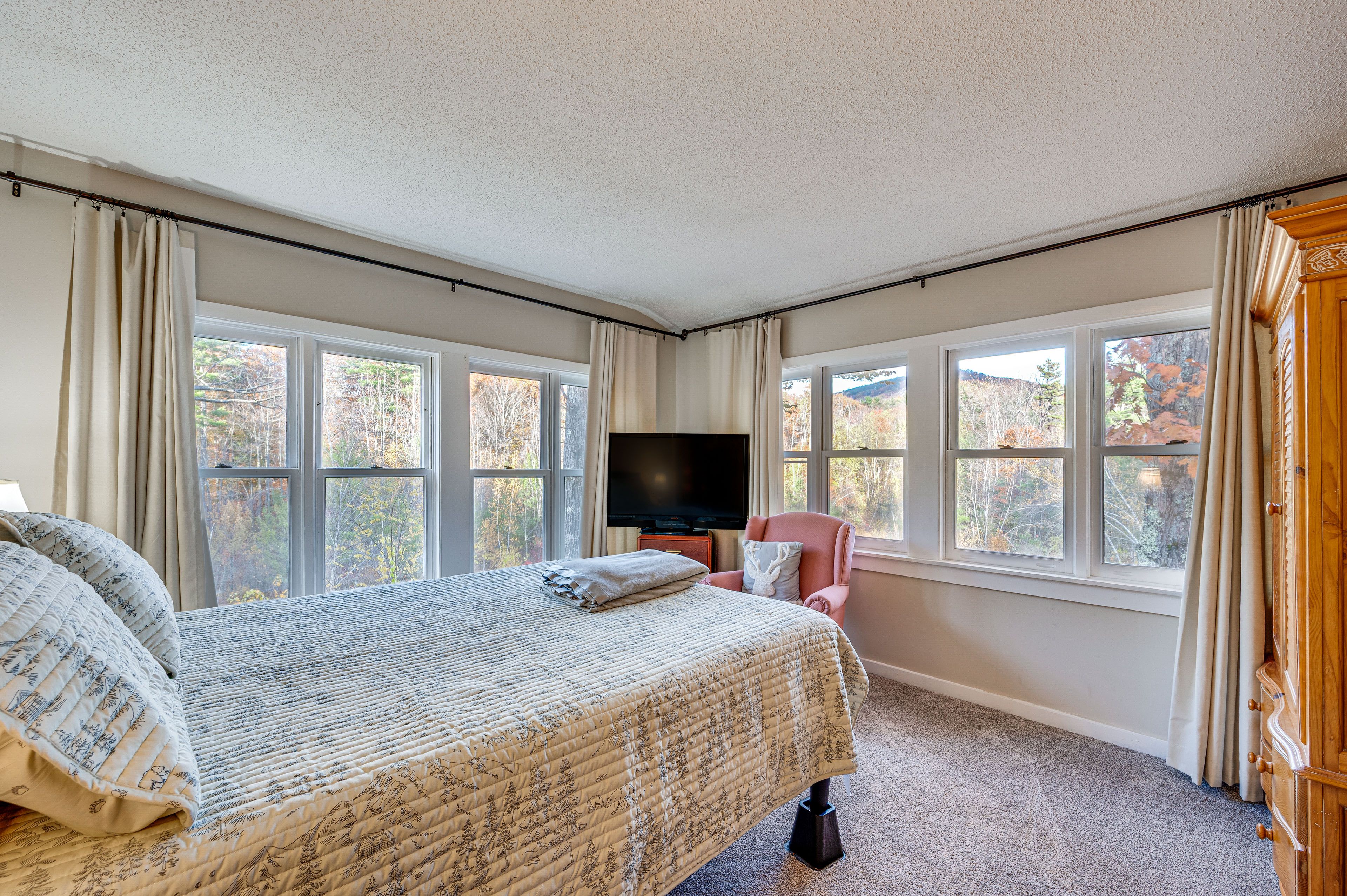 Bedroom 1 | Queen Bed